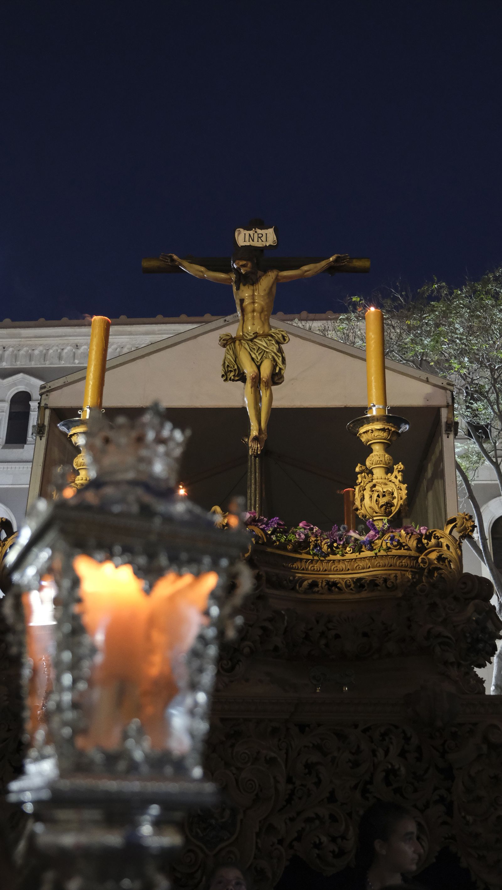 Imágenes de La Magna por las calles de Almería