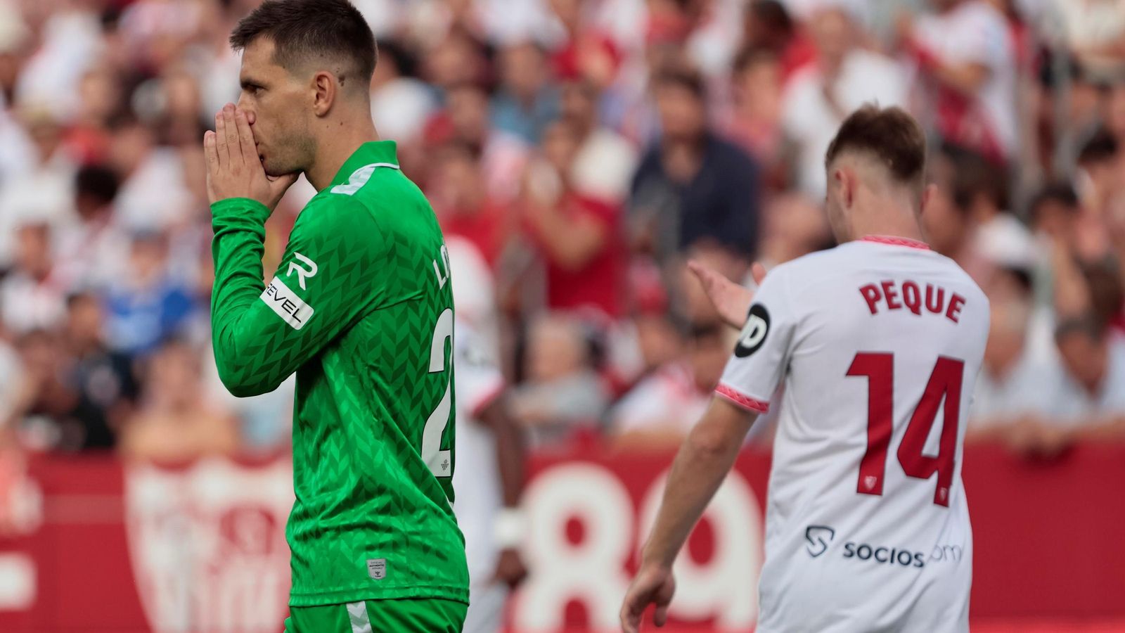 Lo Celso se lamenta de un tiro que se le fue por poco en la primera parte.