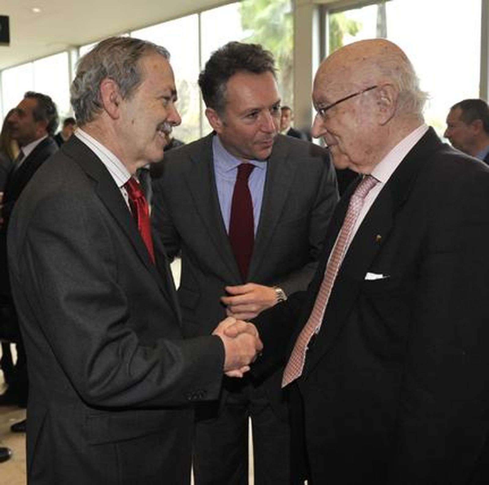José Luis Páramo y José  Joly con Manuel Clavero, presidente del Consejo Editorial del Grupo Joly.

Foto: Juan Carlos Vazquez / Victoria Hidalgo