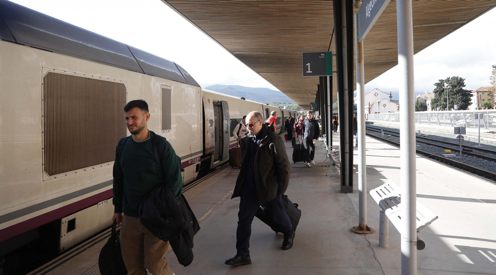 Las fotos de la llegada del primer tren Alvia a la estación de Algeciras