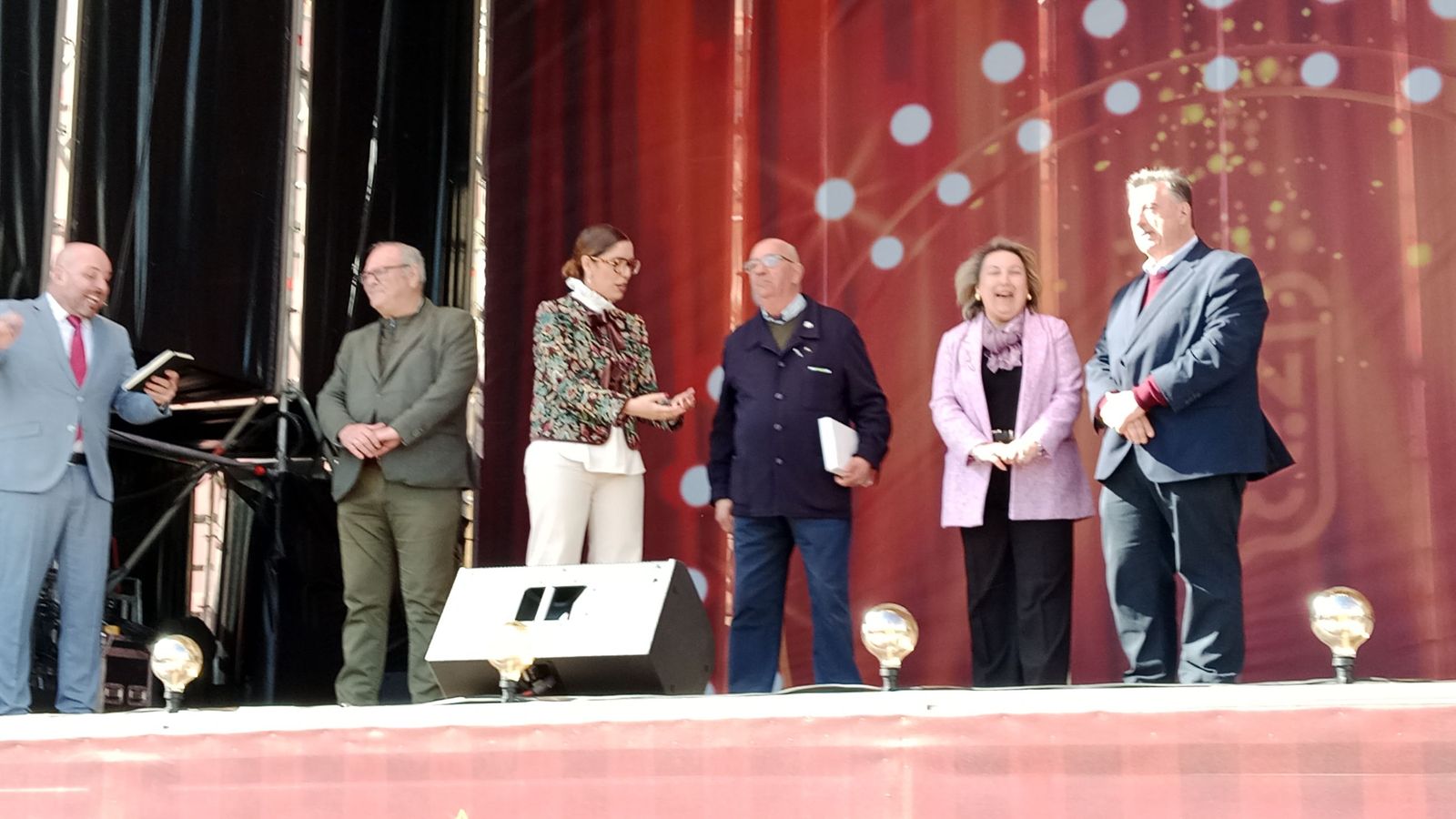 Carnaval 2026 en San Fernando: las peñas entregan sus reconocimientos para abrir la fiesta en la plaza del Rey