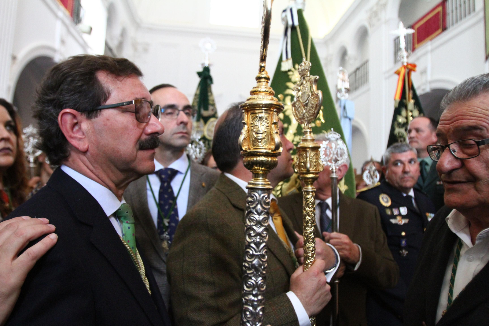La Hermandad de Huelva se presenta ante la Virgen del Rocío en su peregrinación a la aldea almonteña