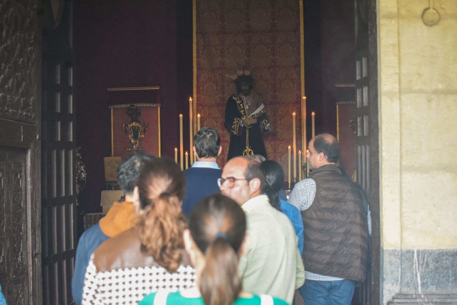 Las fotos del solemne besapiés del Señor de la Humildad y Paciencia de Córdoba