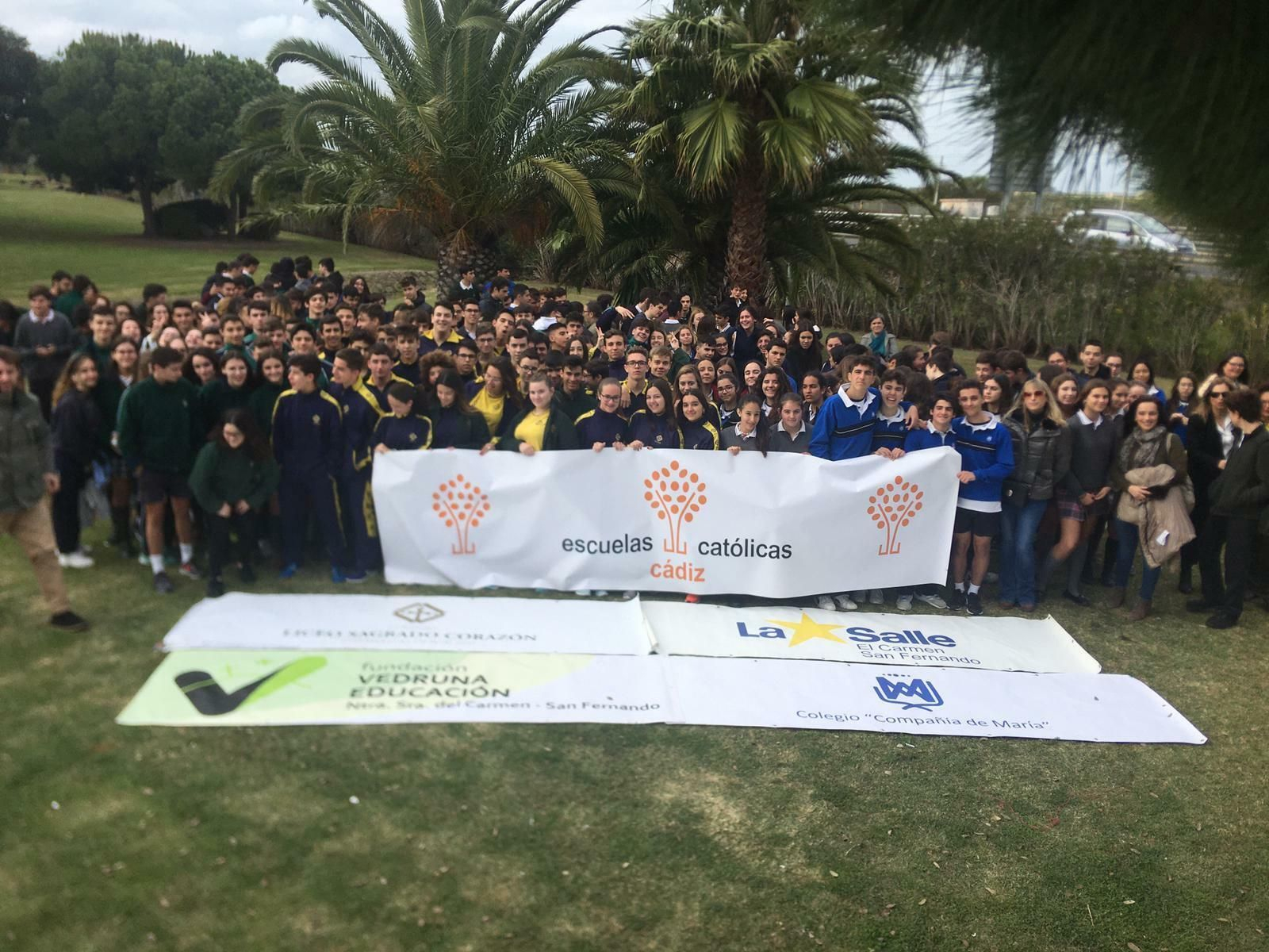 Alumnos de los cuatro colegios concertados de San Fernando celebrando el Día de las Escuelas Católicas.
