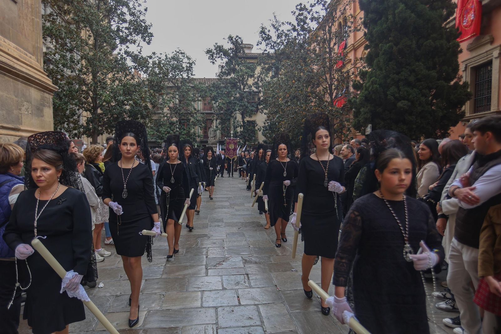 Así vivió Granada la salida de la Hermandad del Cautivo
