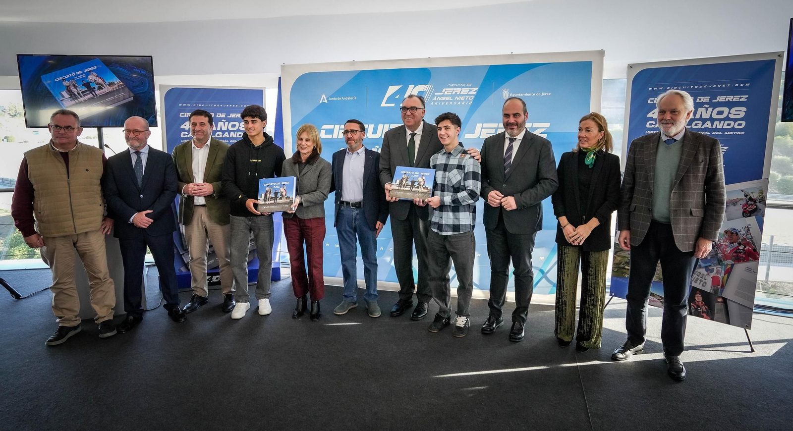Imágenes de la presentación del libro '40 años Cabalgando' en el Circuito de Jerez