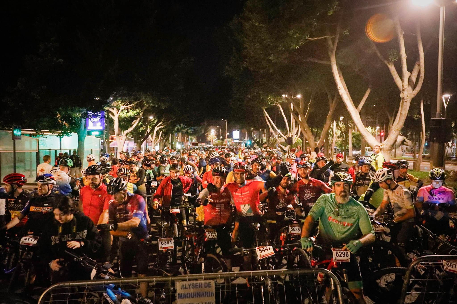 Así ha sido la salida de La Desértica desde la Rambla de Almería