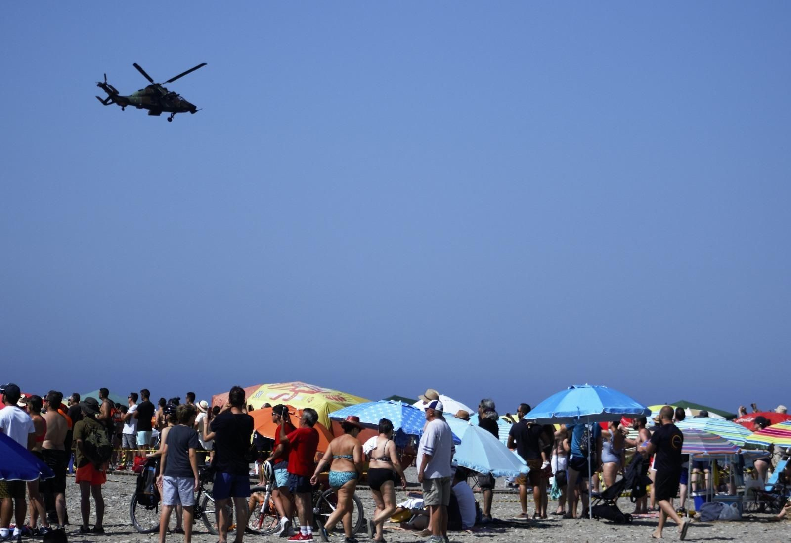 Imágenes del Festival Aéreo de Motril visto desde la playa