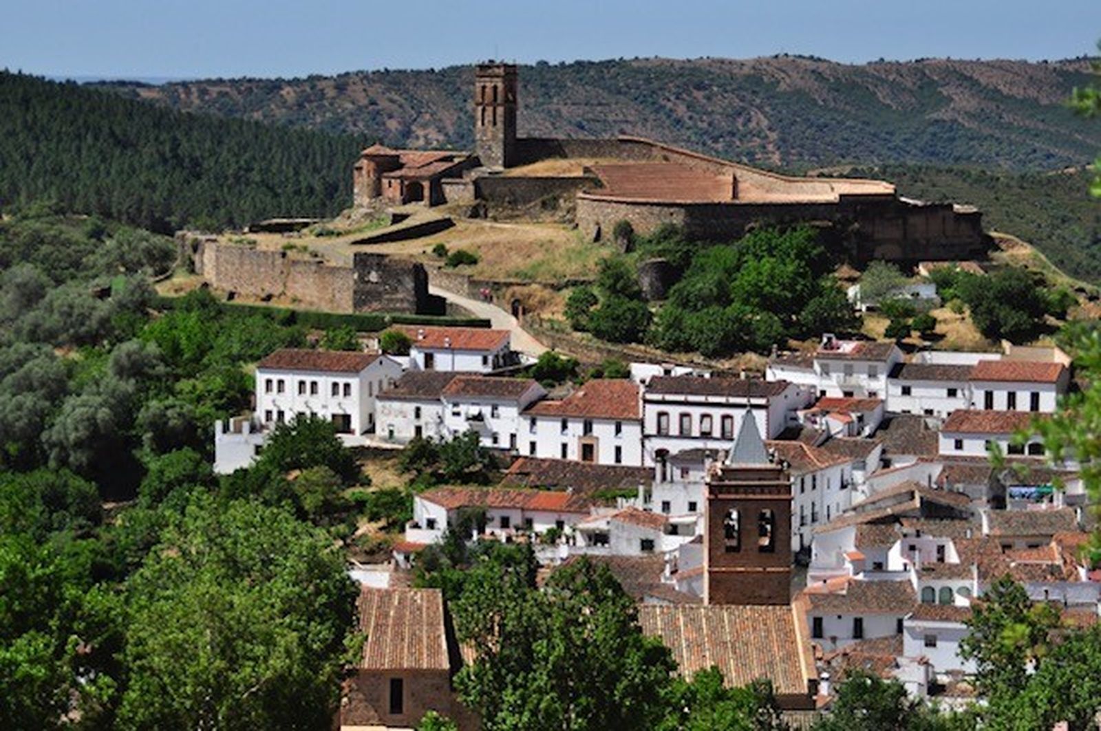 Imagen de la localidad de Almonaster la Real.