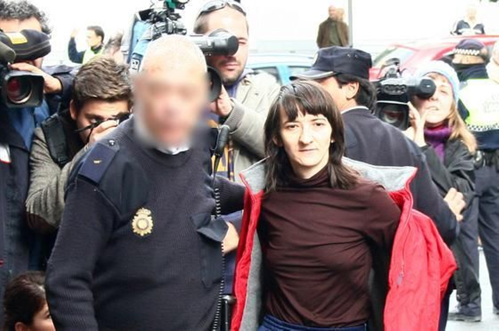 Rosa del Valle antes de entrar en la Audiencia de Huelva.

Foto: Alberto Dom?uez