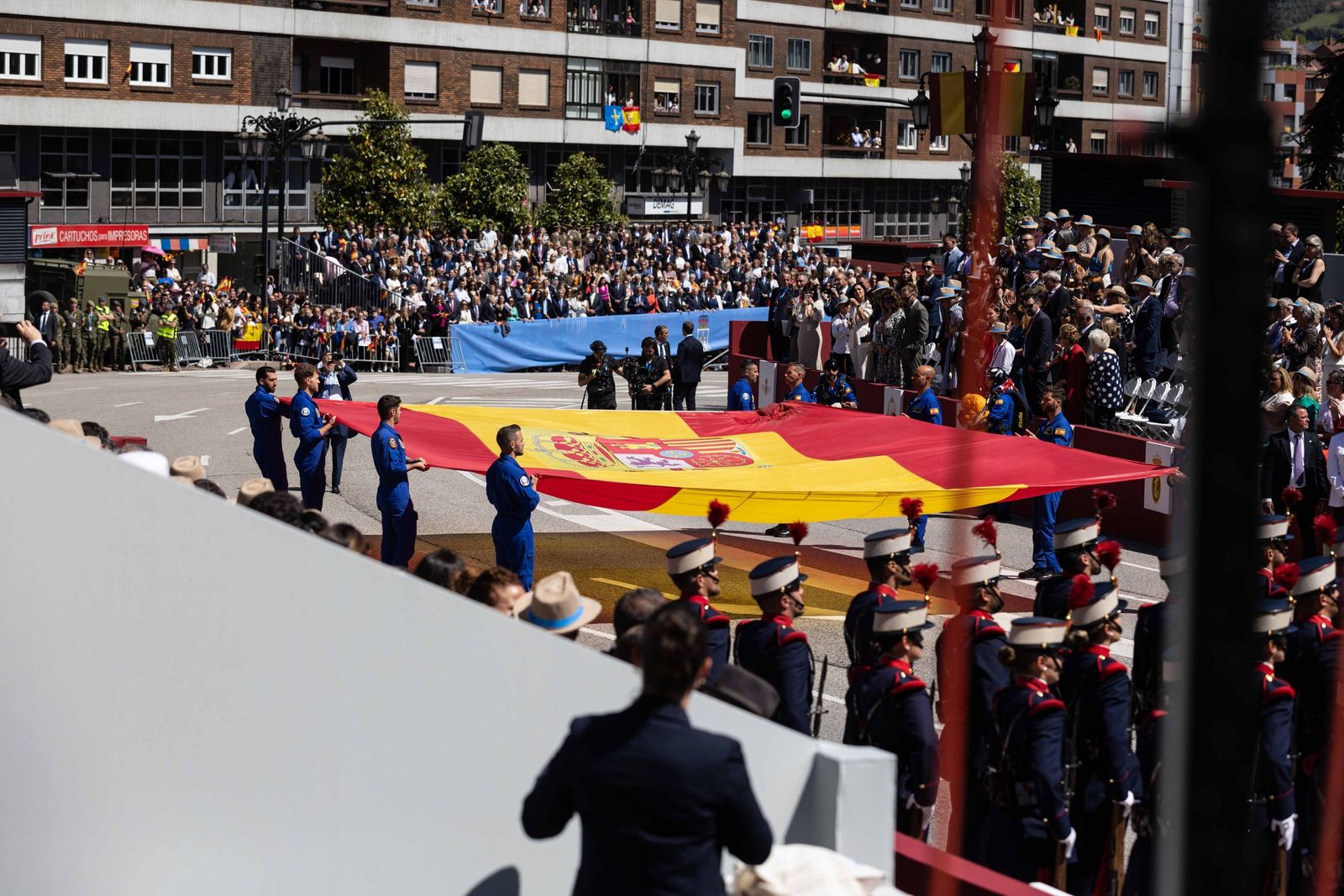 Las fotos del desfile militar en Oviedo con motivo del Día de las Fuerzas Armadas
