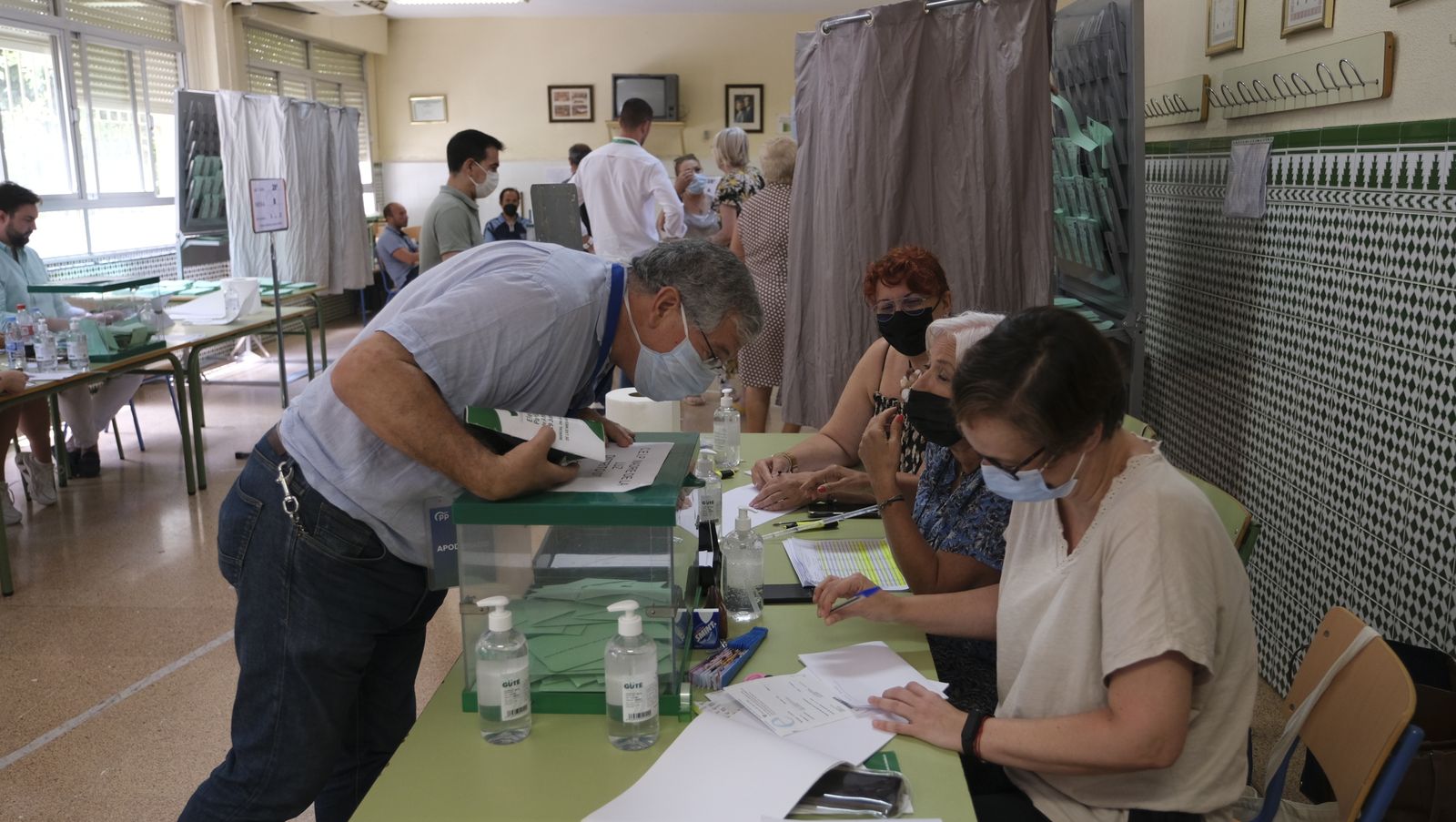 Imágenes de la votaciones en Almería al parlamento andaluz