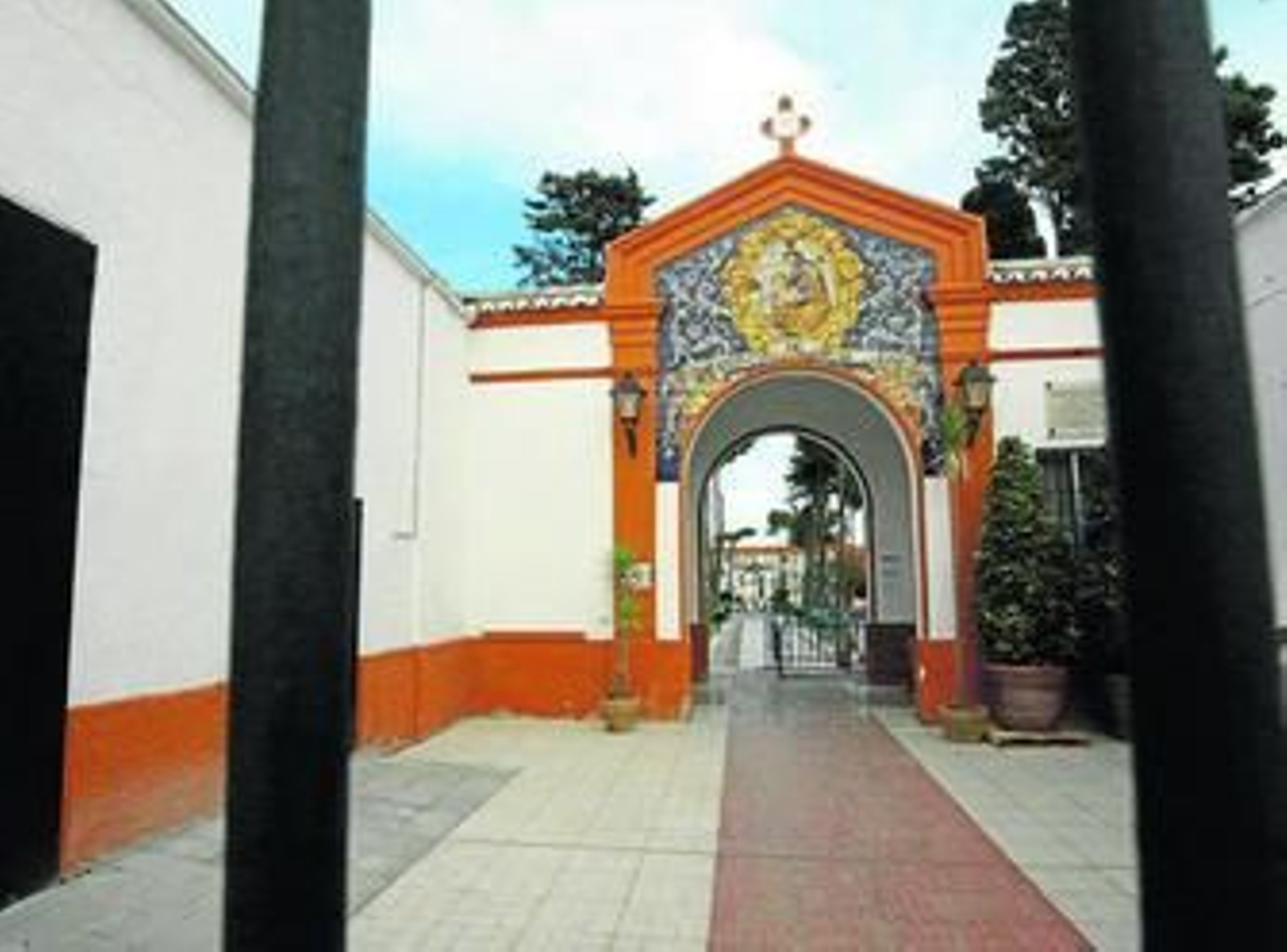 Entrada al cementerio municipal, donde les dijeron a estas familias que enterraron a sus bebés.