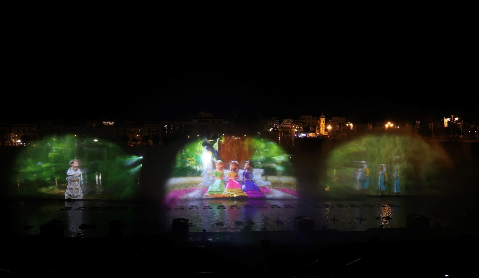 Así es la nueva edición de 'Navigalia': las fotos del espectáculo en el río