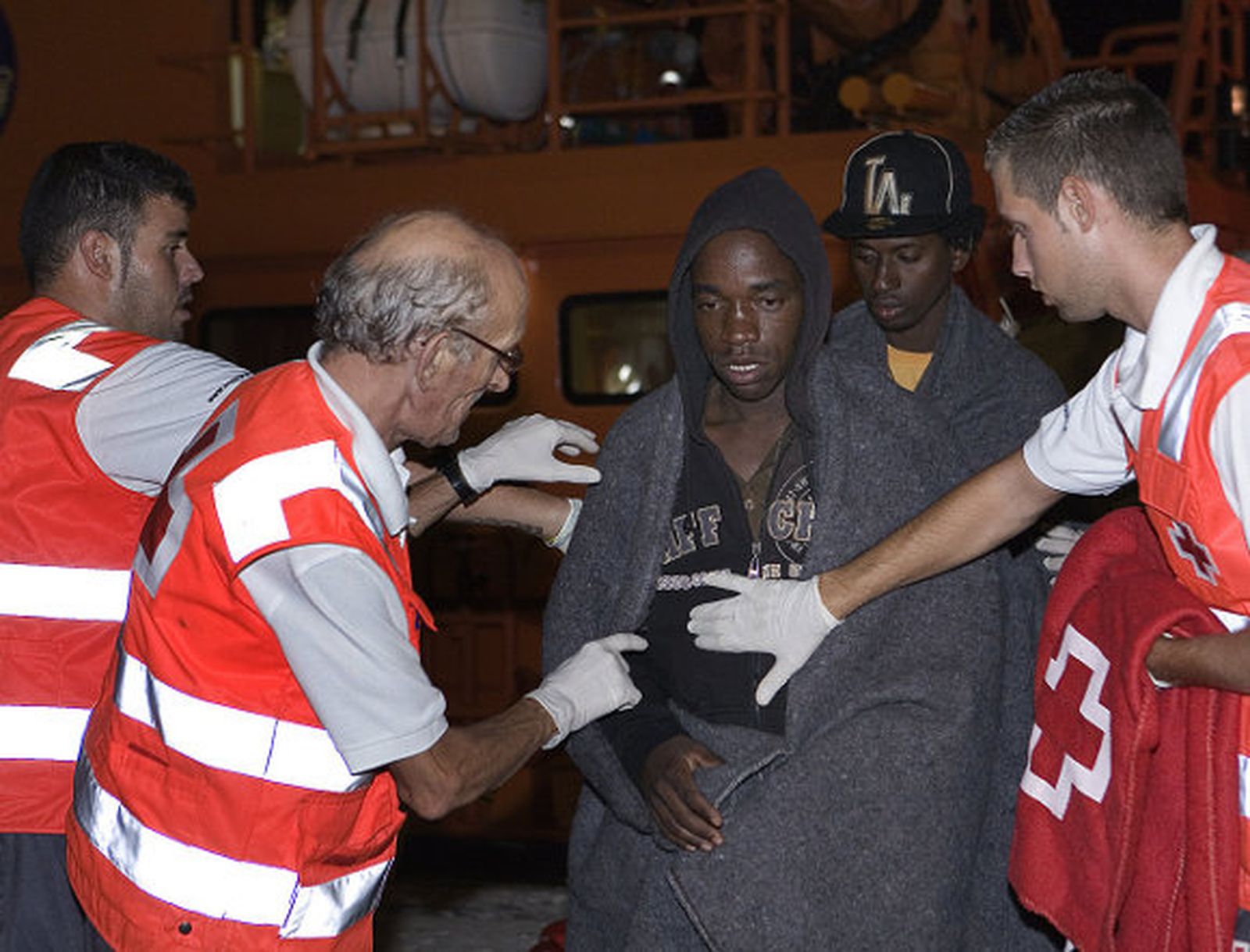 Rescatados en buen estado 42 inmigrantes al sur de Adra