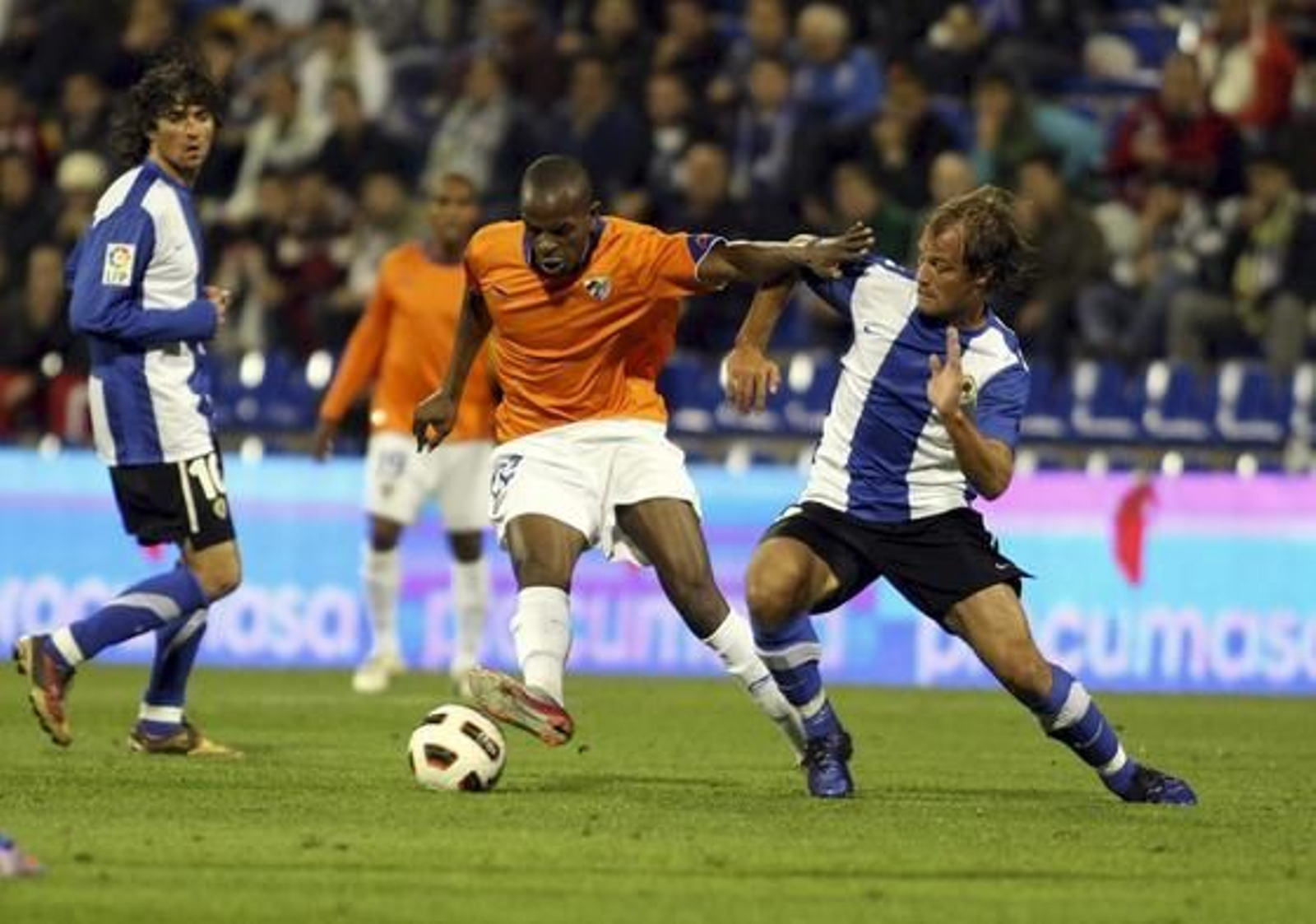 El Málaga empata 0-0 en casa del Hércules y tendrá la oportunidad de decidir la eliminatoria de dieciseisavos de la Copa del Rey en La Rosaleda. / LOF