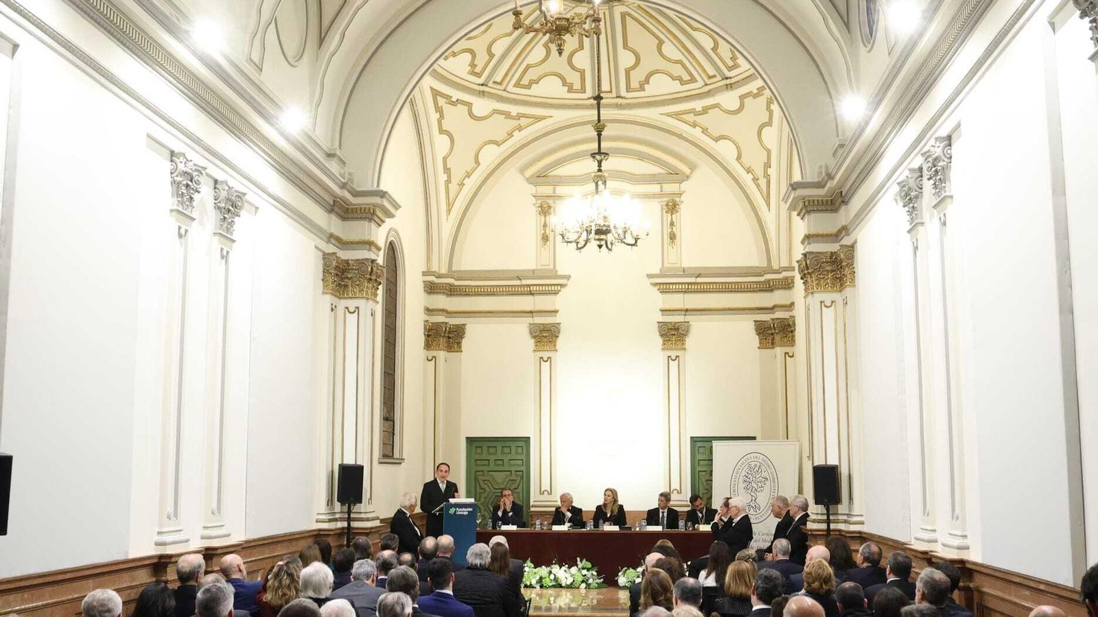 González de Lara pronuncia su discurso en una sala repleta de personalidades del mundo económico y social andaluz.