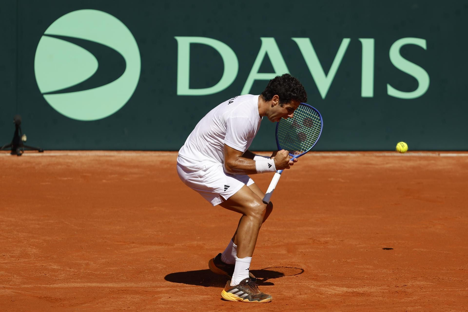 Pedro Martínez y Jaume Munar dan vida a España en la Copa Davis (1-6, 6-3 y 6-2)
