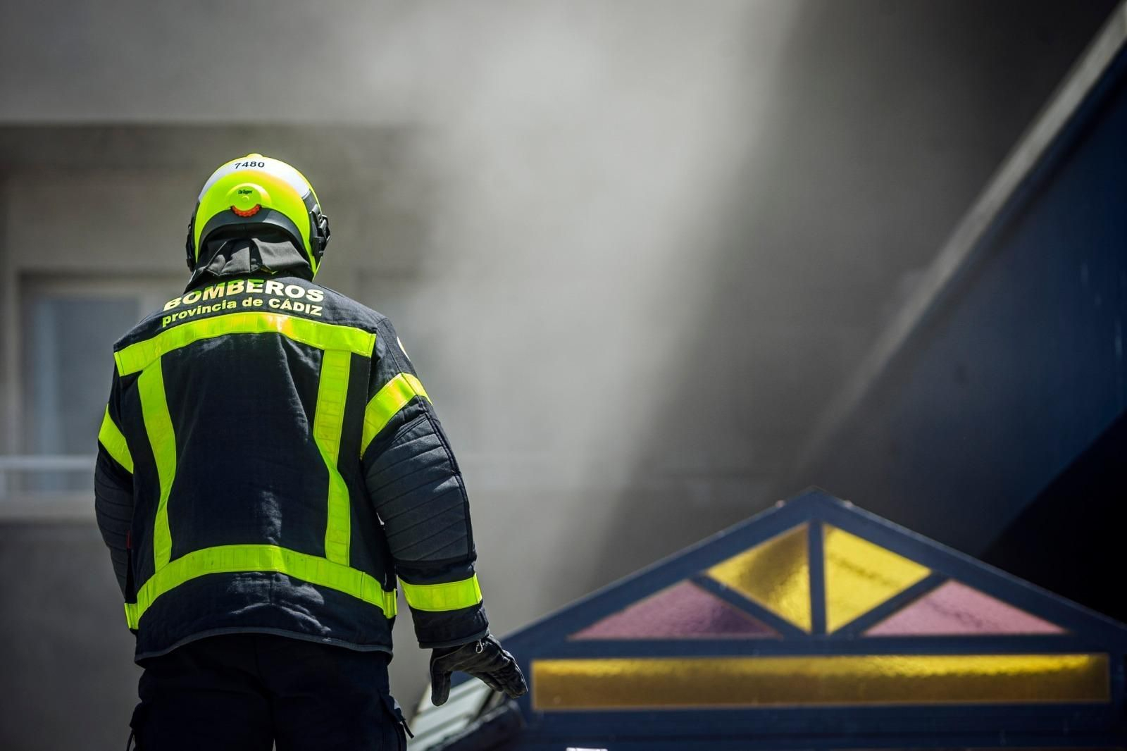Todas las imágenes del incendio en el Paseo Marítimo de Cádiz
