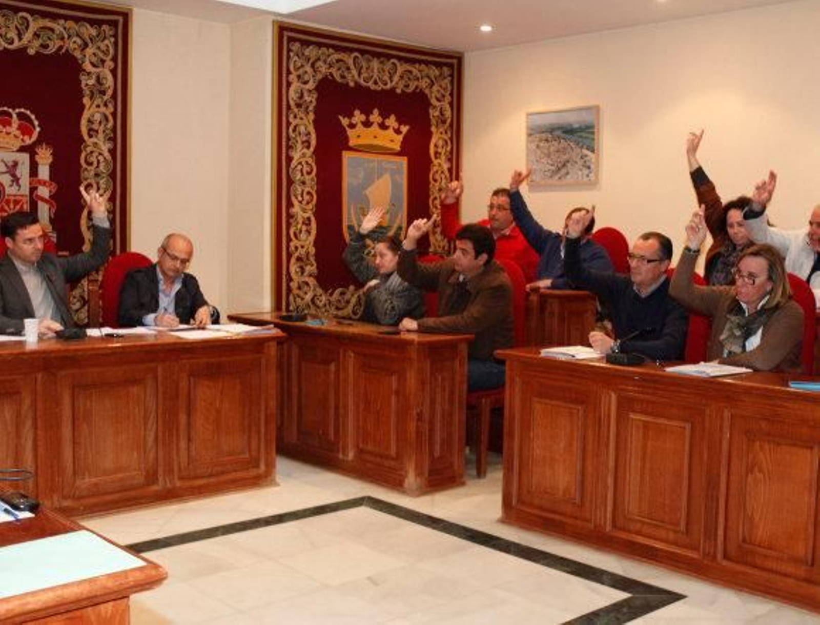 La oposición 'tumba' el plan del alcalde de bajarle el sueldo a la plantilla