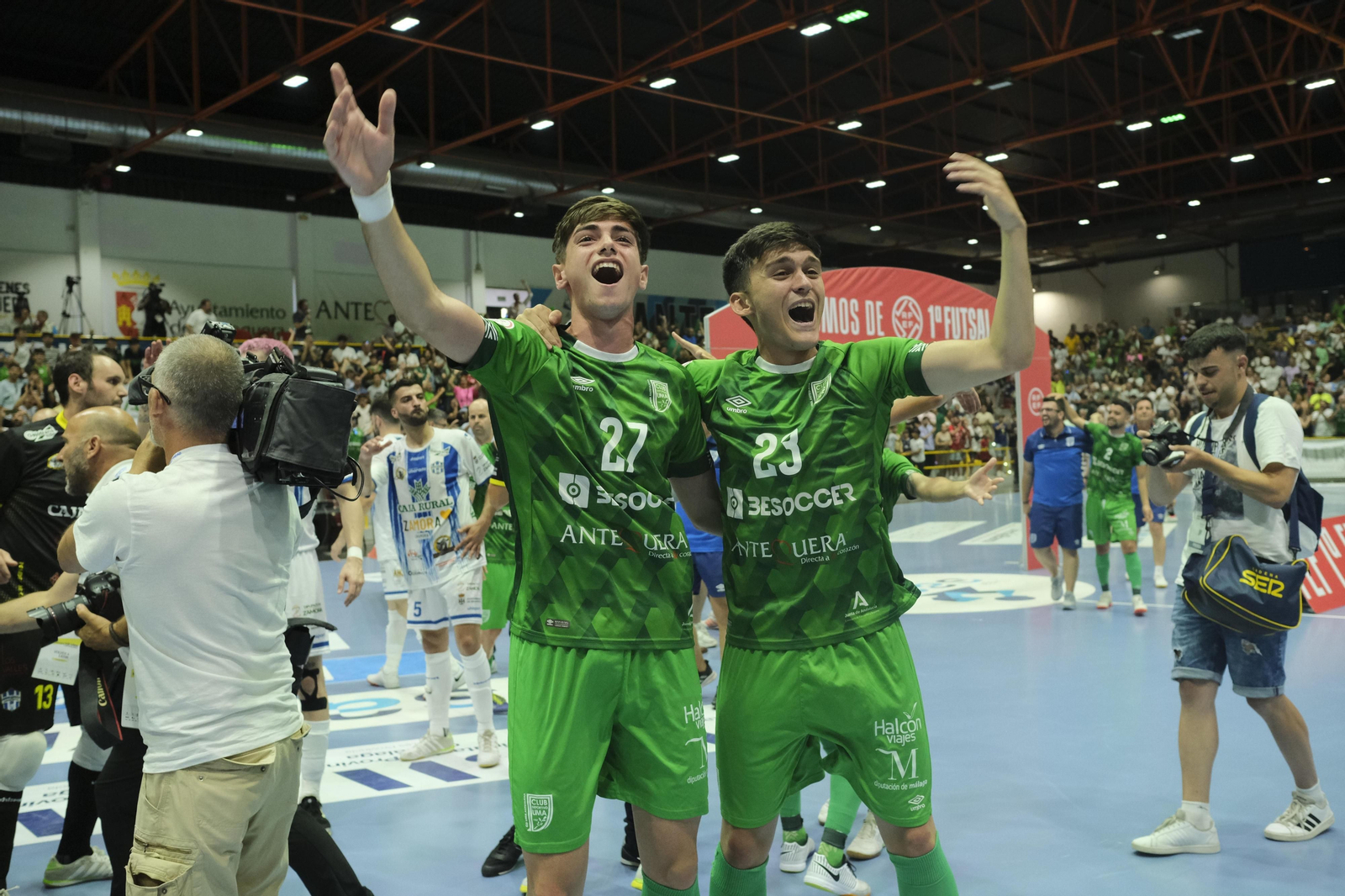La fiesta del ascenso del BeSoccer UMA Antequera, en imágenes