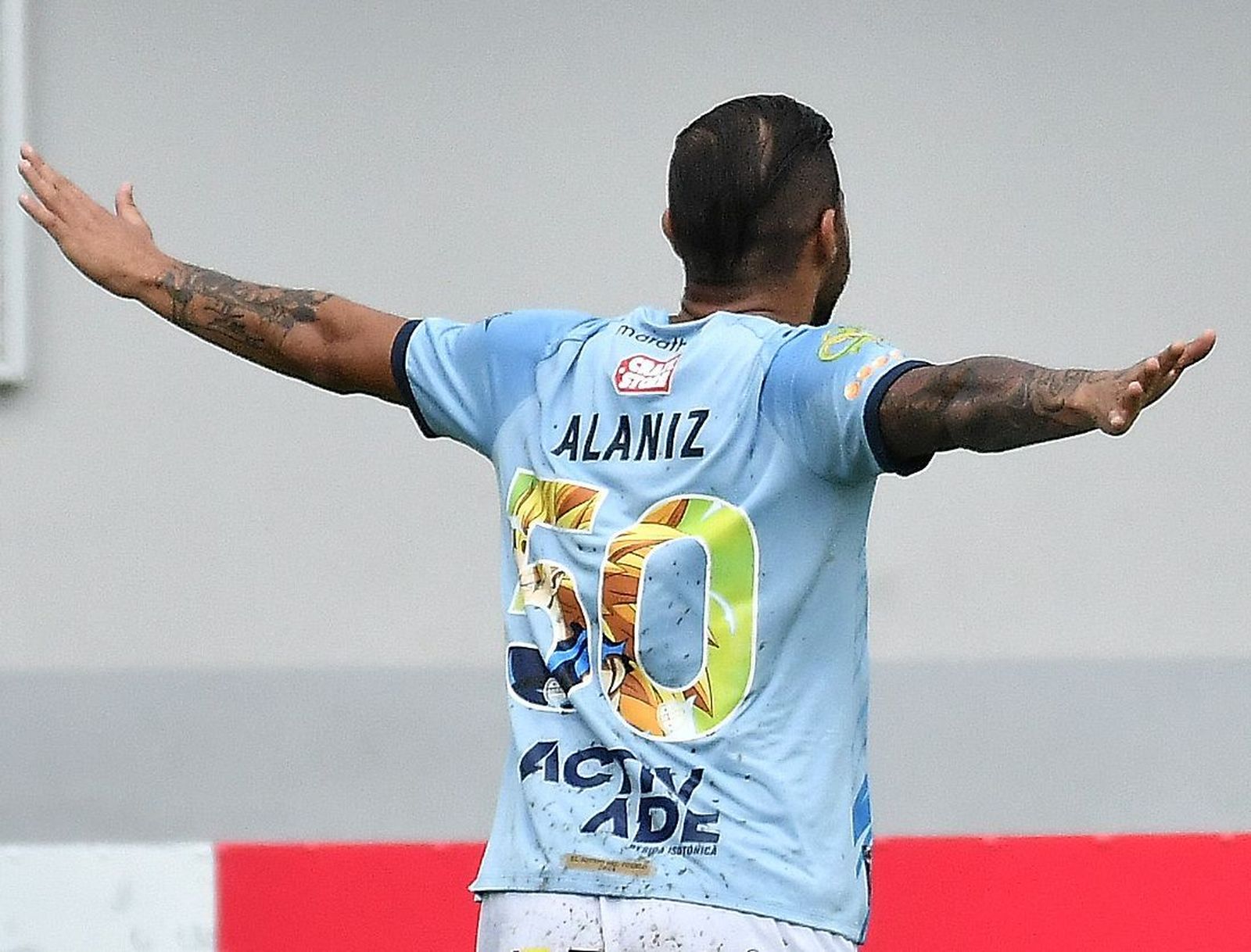 La camiseta homenaje a 'Dragon Ball'  y Toriyama del Club Deportivo Aurora boliviano