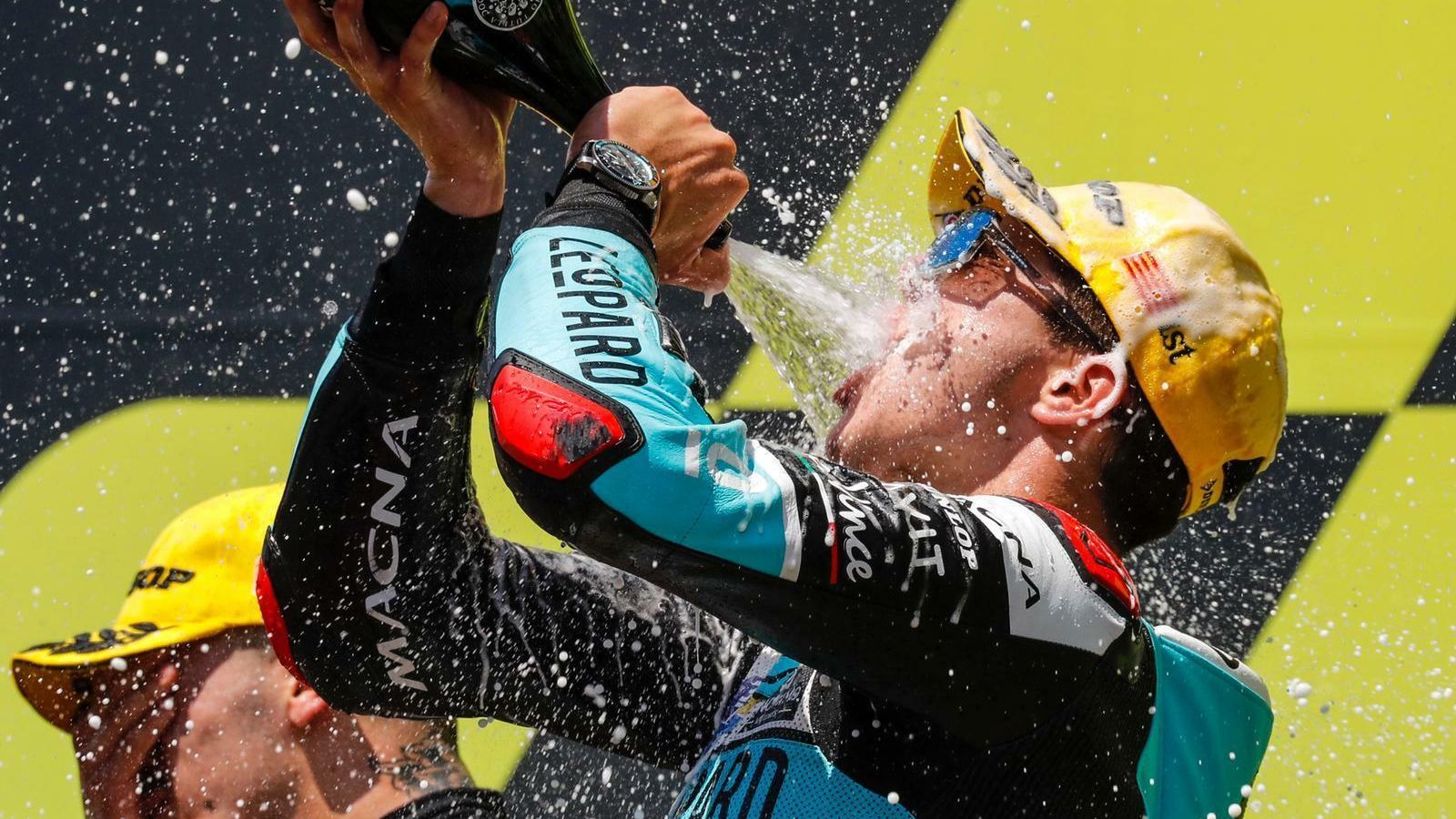 Marcos Ramírez celebra su victoria en el Gran Premio de Catalunya de Moto3.