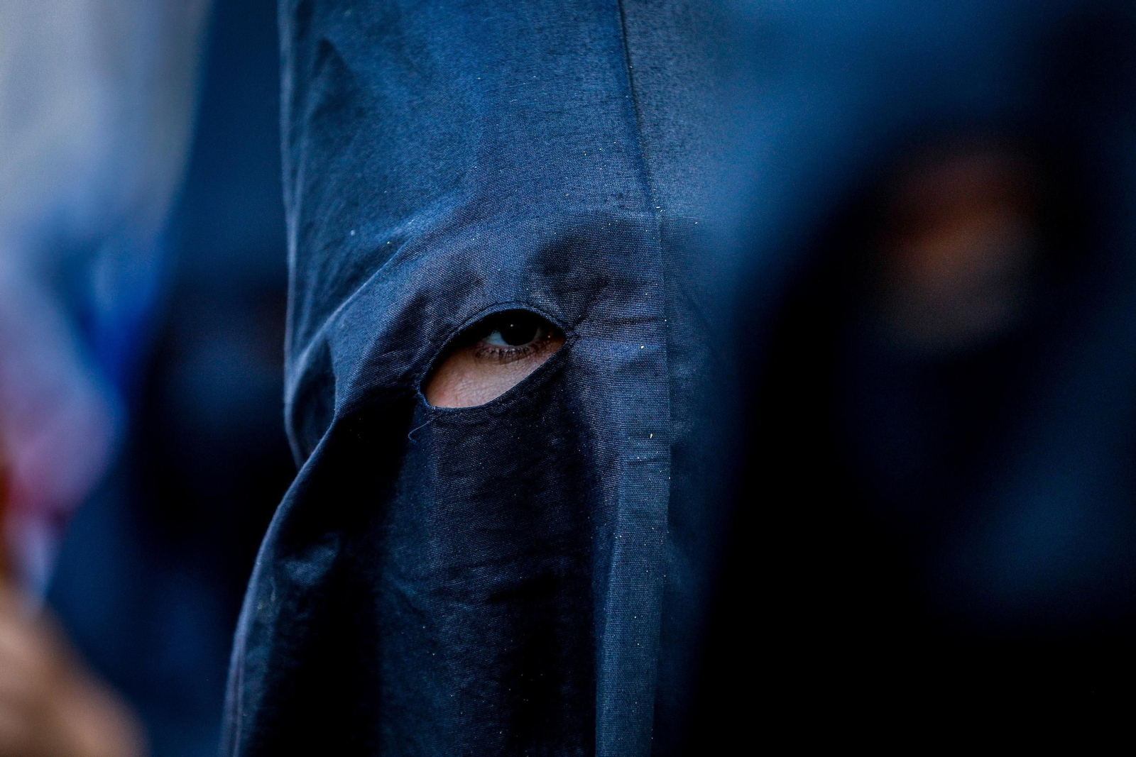 Imágenes de la salida de Santo Entierro en la Semana Santa de San Fernando 2025