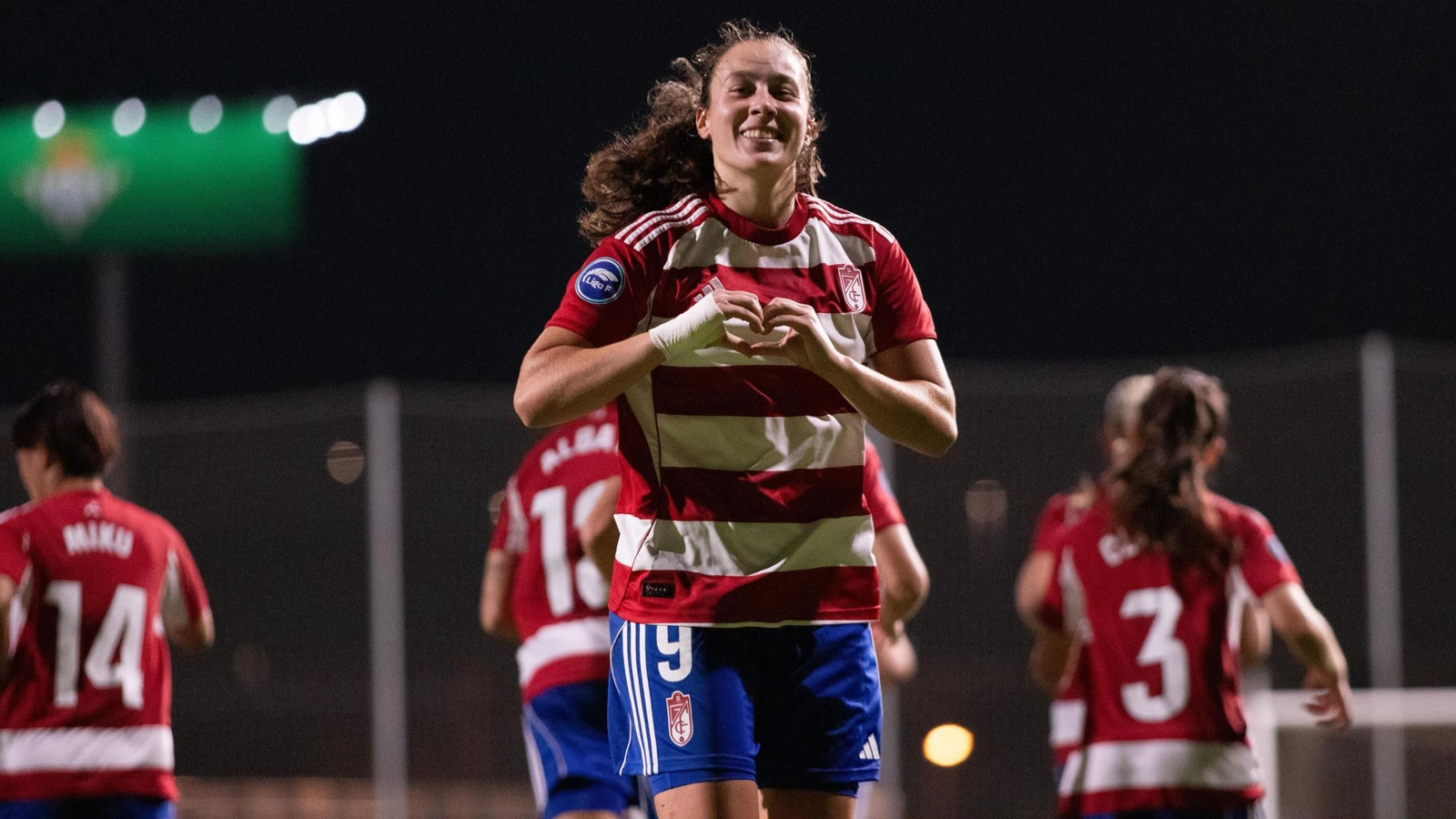 La chilena celebra su primer gol como rojiblanca