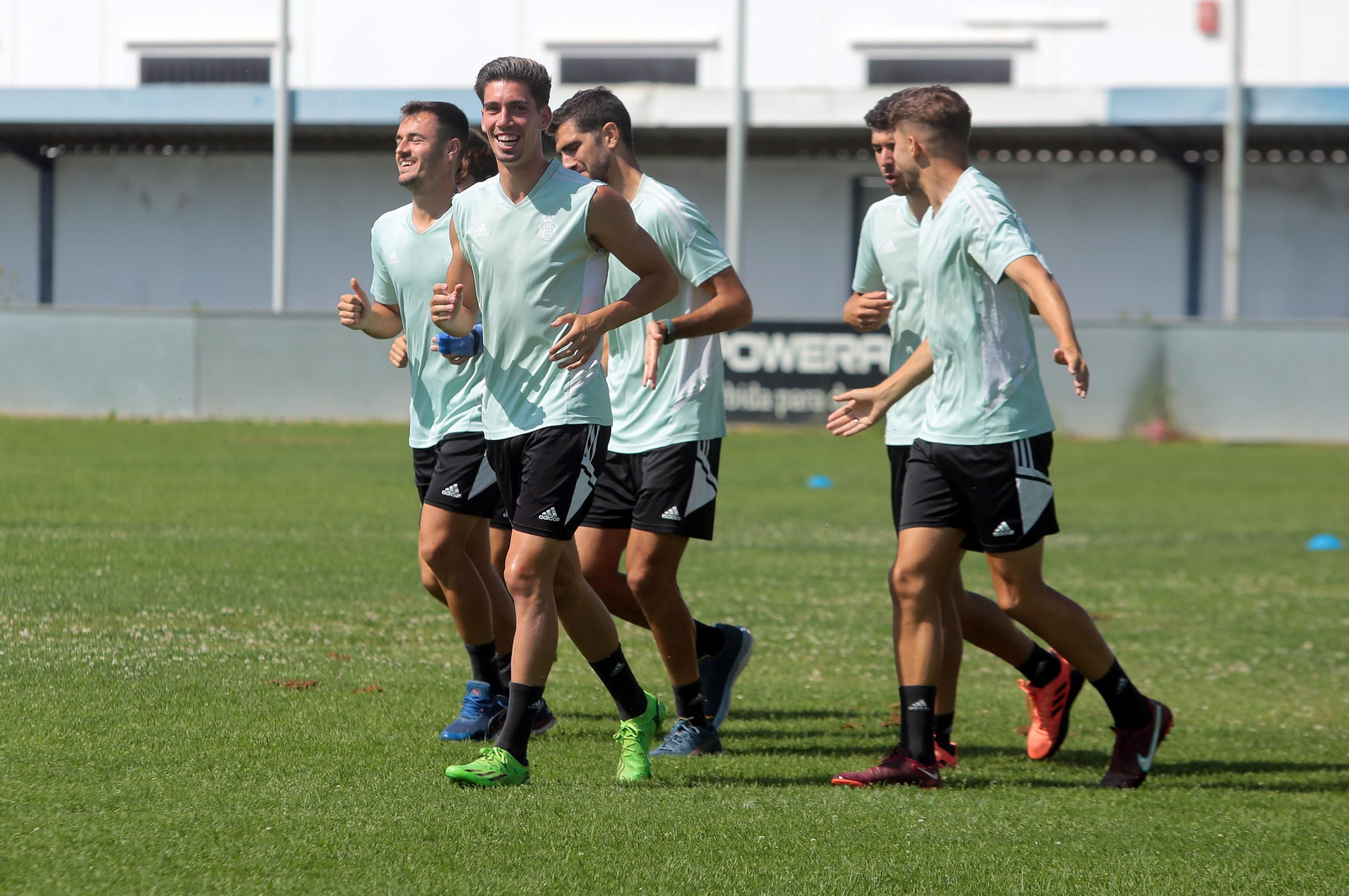 Imágenes del entrenamiento del Recre en la Ciudad Deportiva
