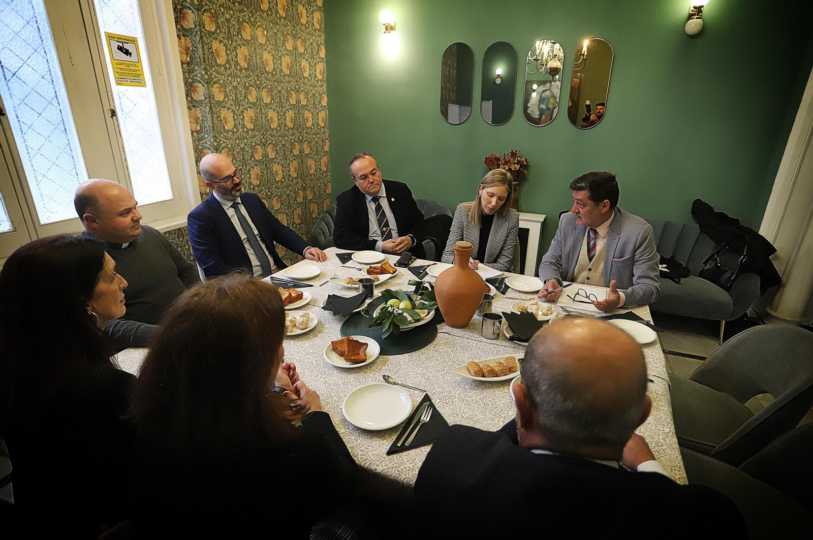 Imágenes de la tertulia cofrade "El Aguaó" de Huelva Información