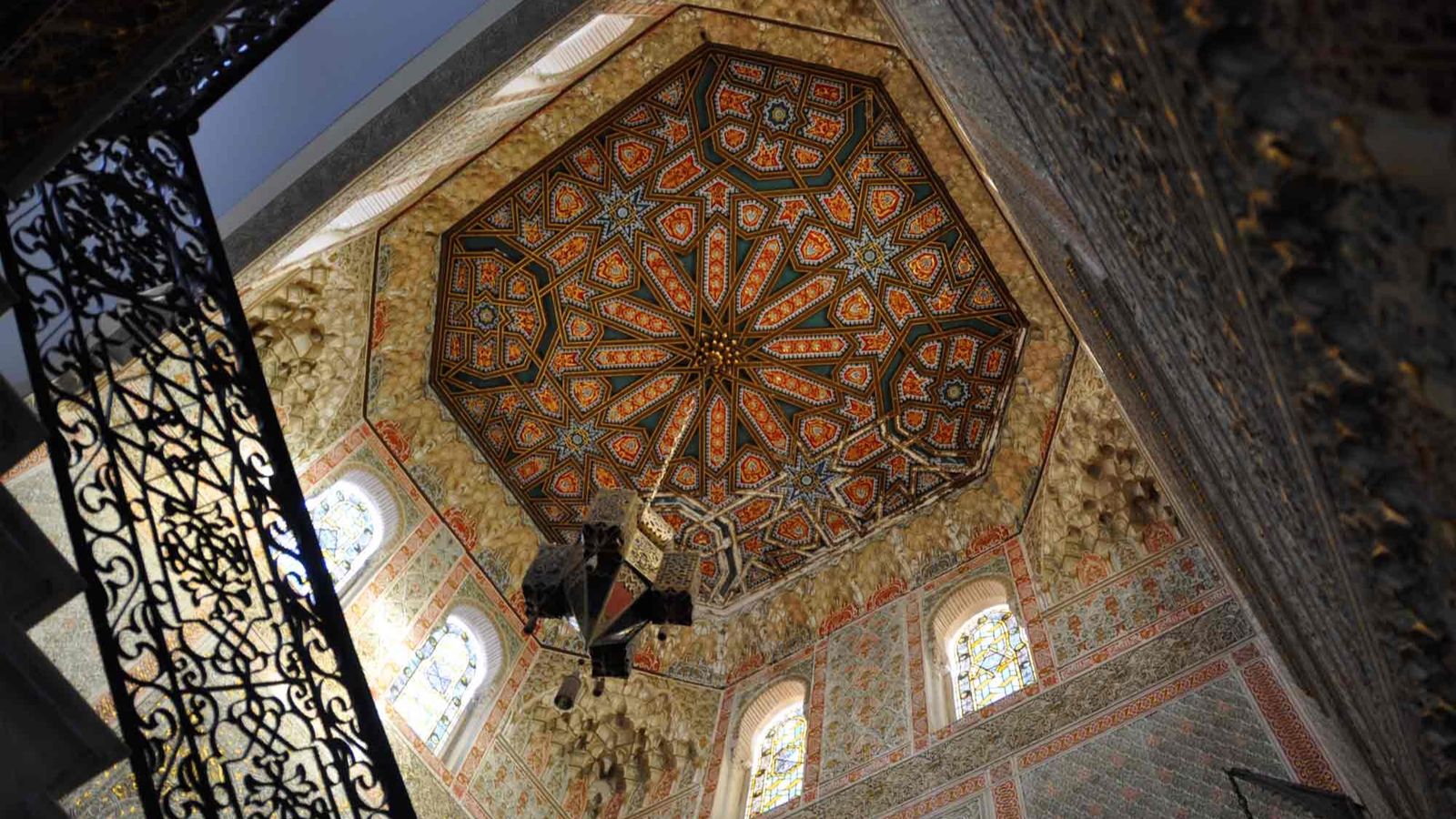 El palacio inspirado en la Alhambra que pasa desapercibido al turismo ...