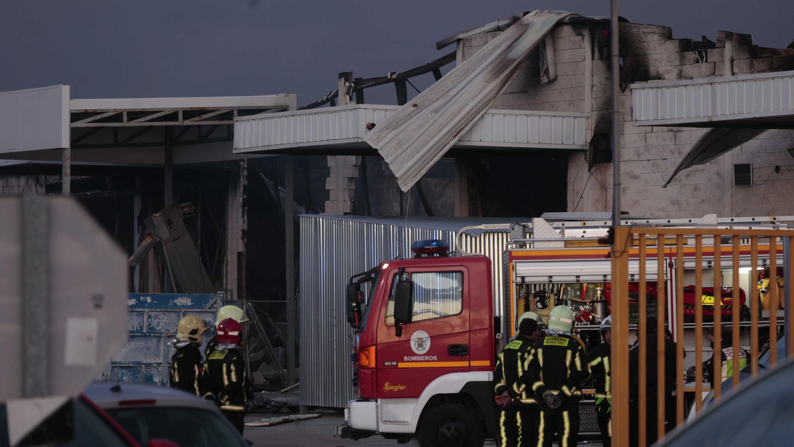 El techo de la nave, totalmente destruido a causa de la deflagración.