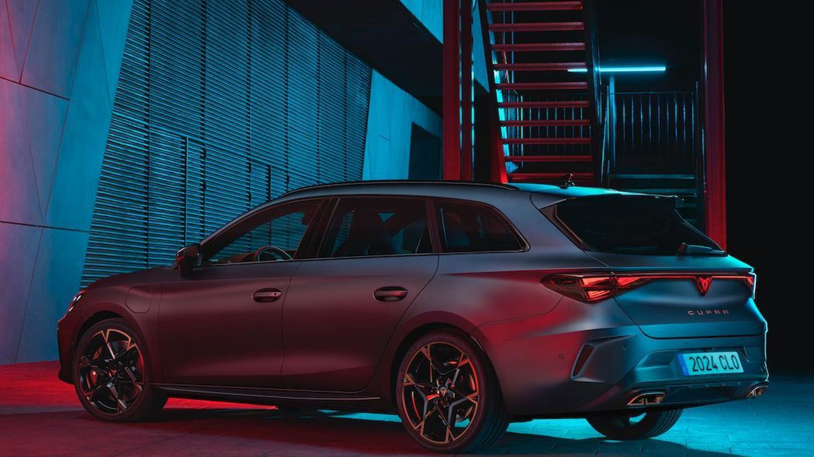 La variante familiar del Cupra León contará con los motores más potentes, incluido el 2.0 TSI de 333 CV ligado a la tracción total y semejante al de los Audi S3 o VW Golf R.