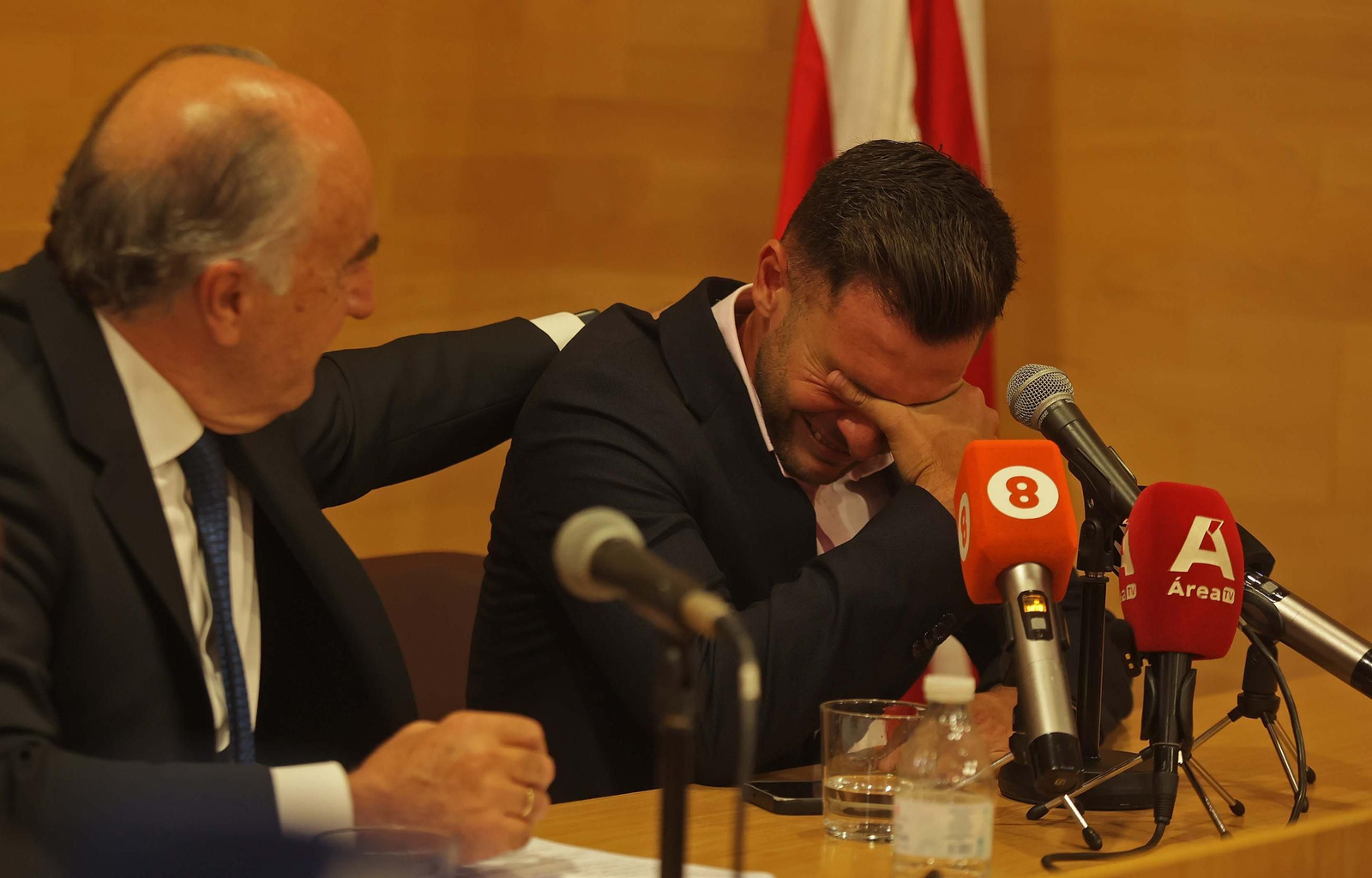 El acto de imposición de la insignia de la ciudad de Algeciras a Iván Turrillo, en imágenes