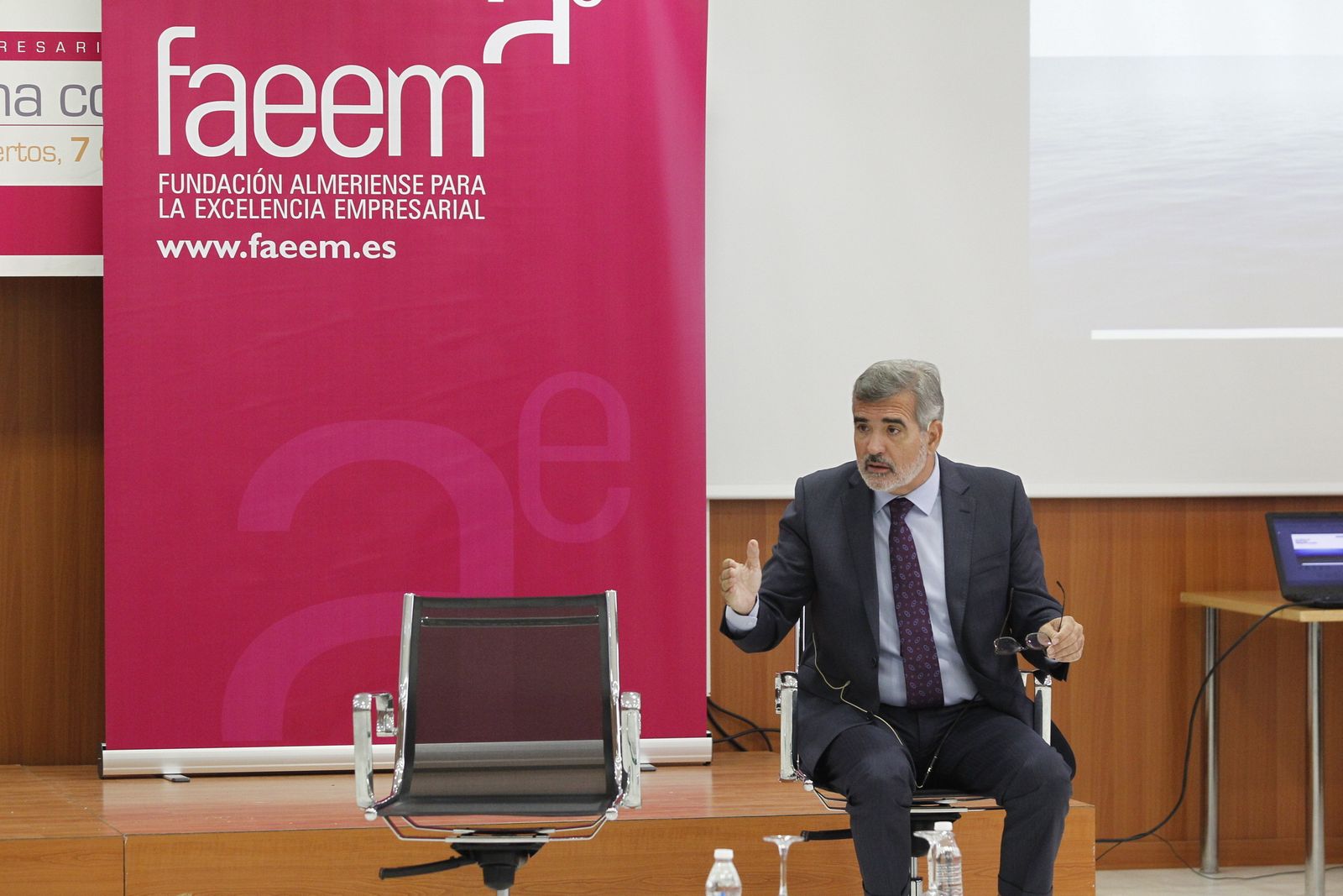 Adolfo Utor, presidente de Baleària, en la Cámara de Comercio de Almería.