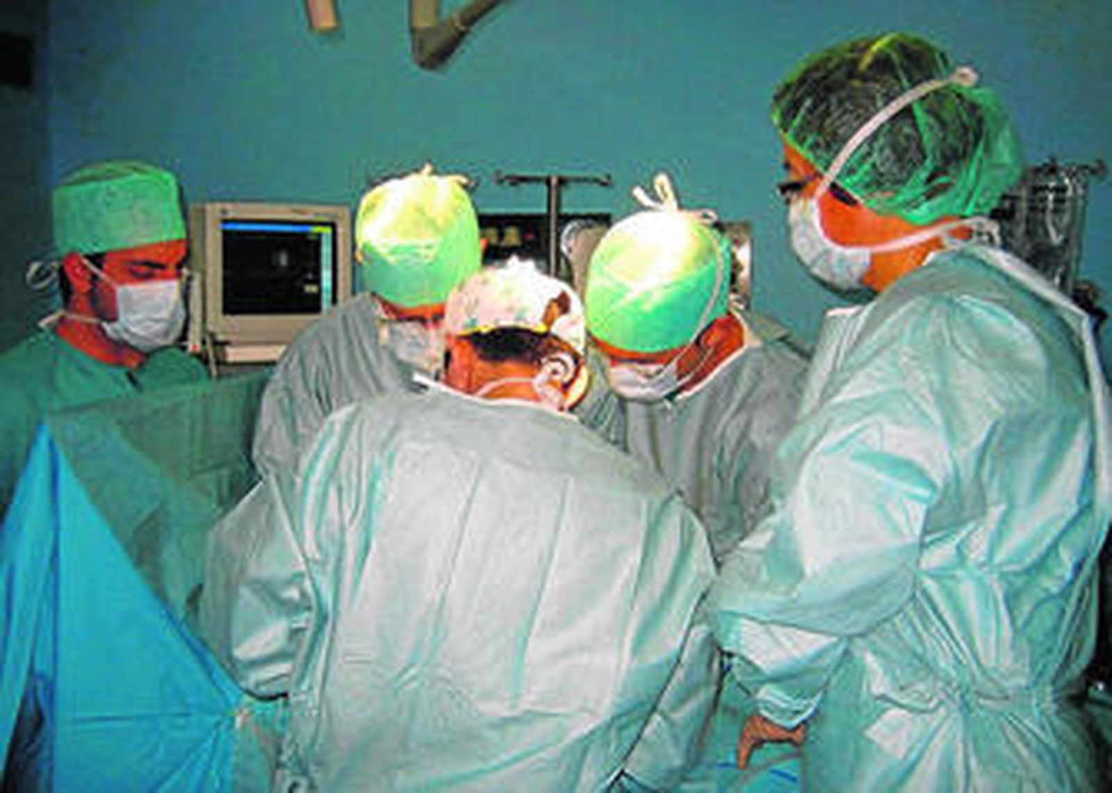 El equipo de Cirugía Cardiovascular Infantil del Hospital Carlos Haya durante una operación.
