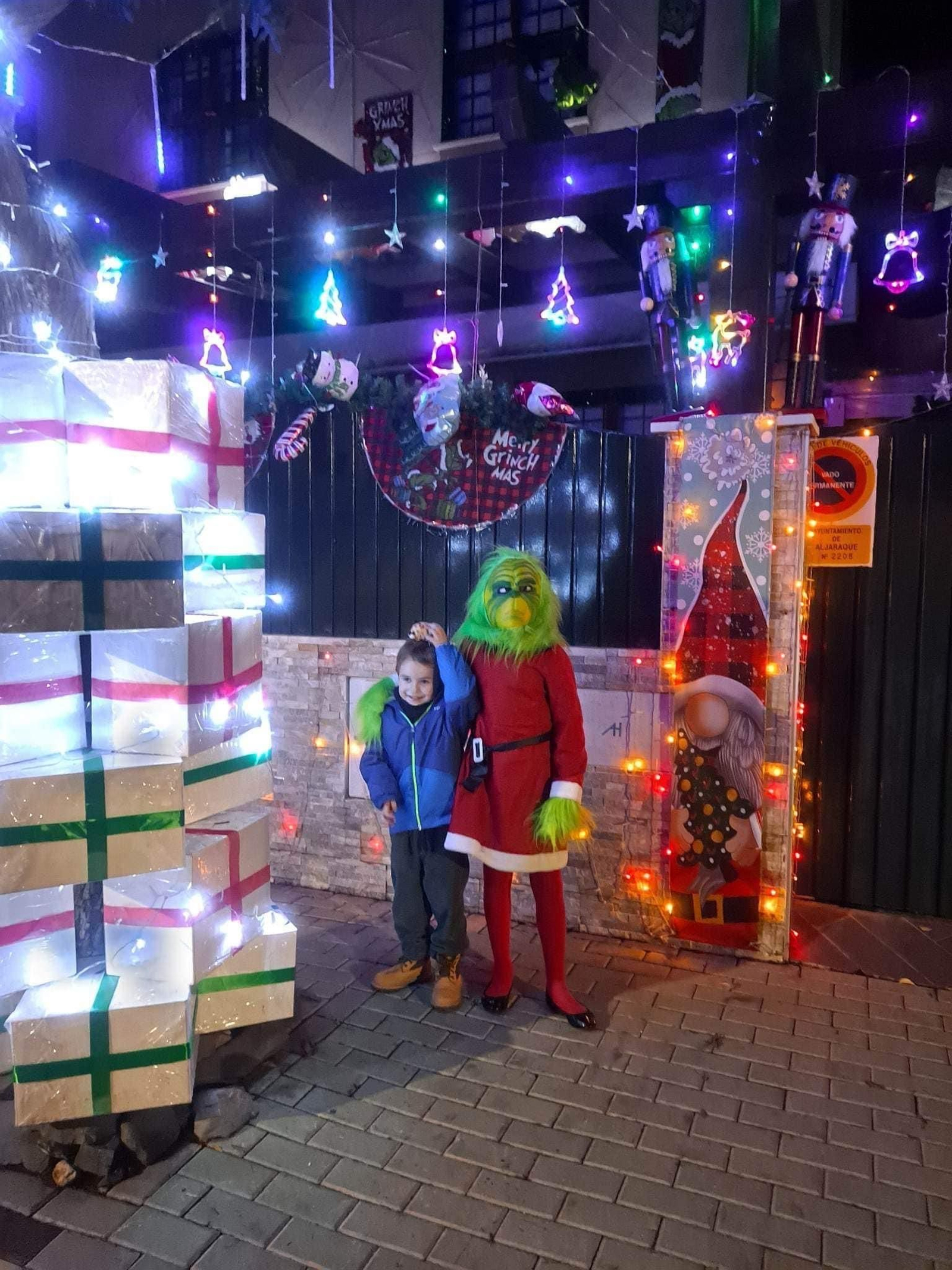'El Grinch' gana el concurso de Fachadas Navideñas de Aljaraque