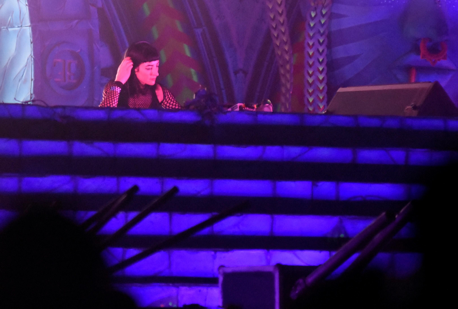 El festival Elrow reúne en Córdoba a miles de personas, en imágenes