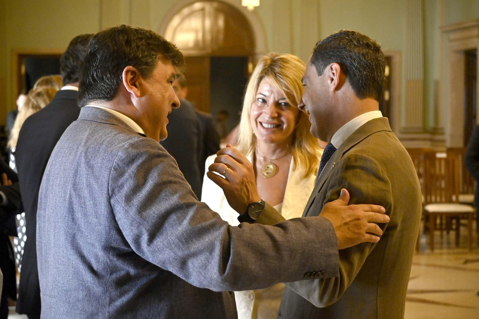 Visita de Juanma Moreno al Ayuntamiento de Huelva, en Imágenes