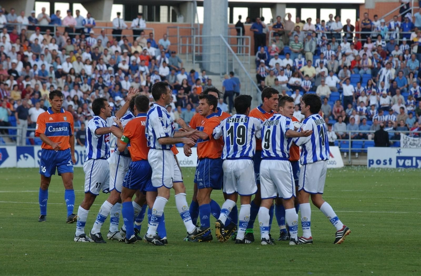 Tangana entre jugadores de Recre y Xerez CD en el partido de la 01/02.
