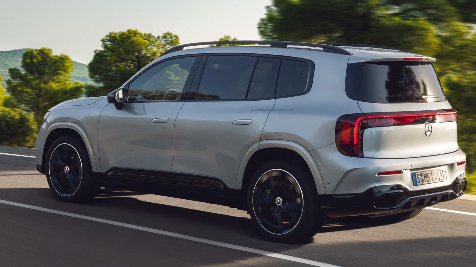 El nuevo GLB aumenta su longitud respecto a su antecesor en 10 cm y 5 en relación al EQB.