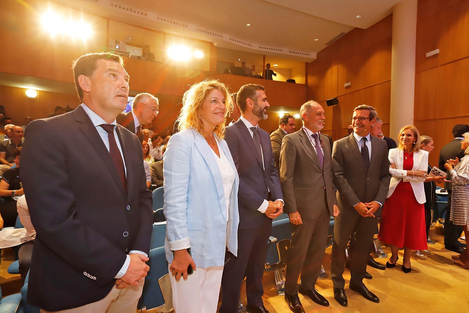 De izquierda a derecha: Alberto Santana, Pilar Miranda, Ramón Fernández-Pacheco, José Luis Menéndez, Jorge Paradela, Carmelo Romero y Manuela Parralo.