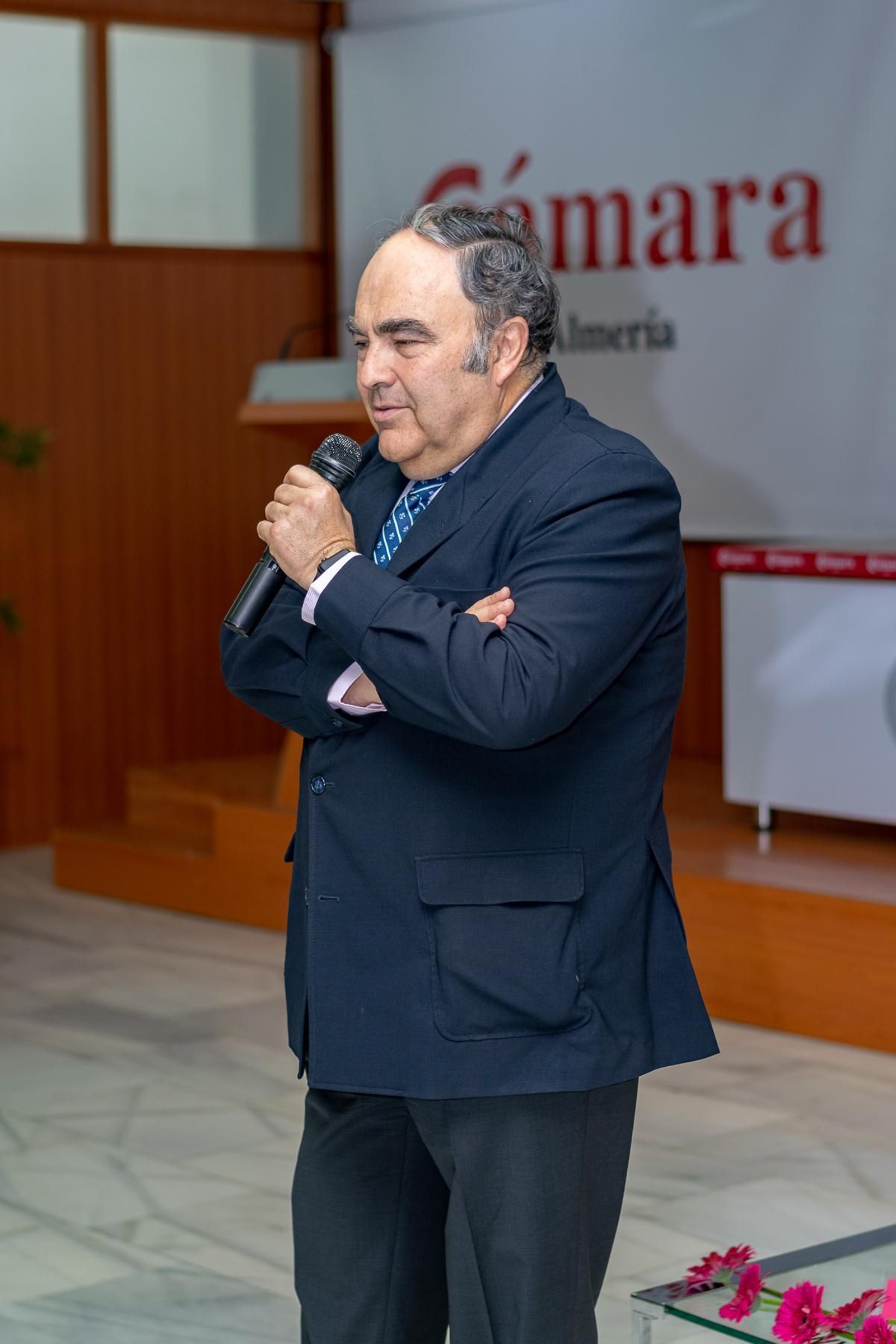 Antonio Luque , presidente de Decoop, ayer en la Cámara con empresarios almerienses.