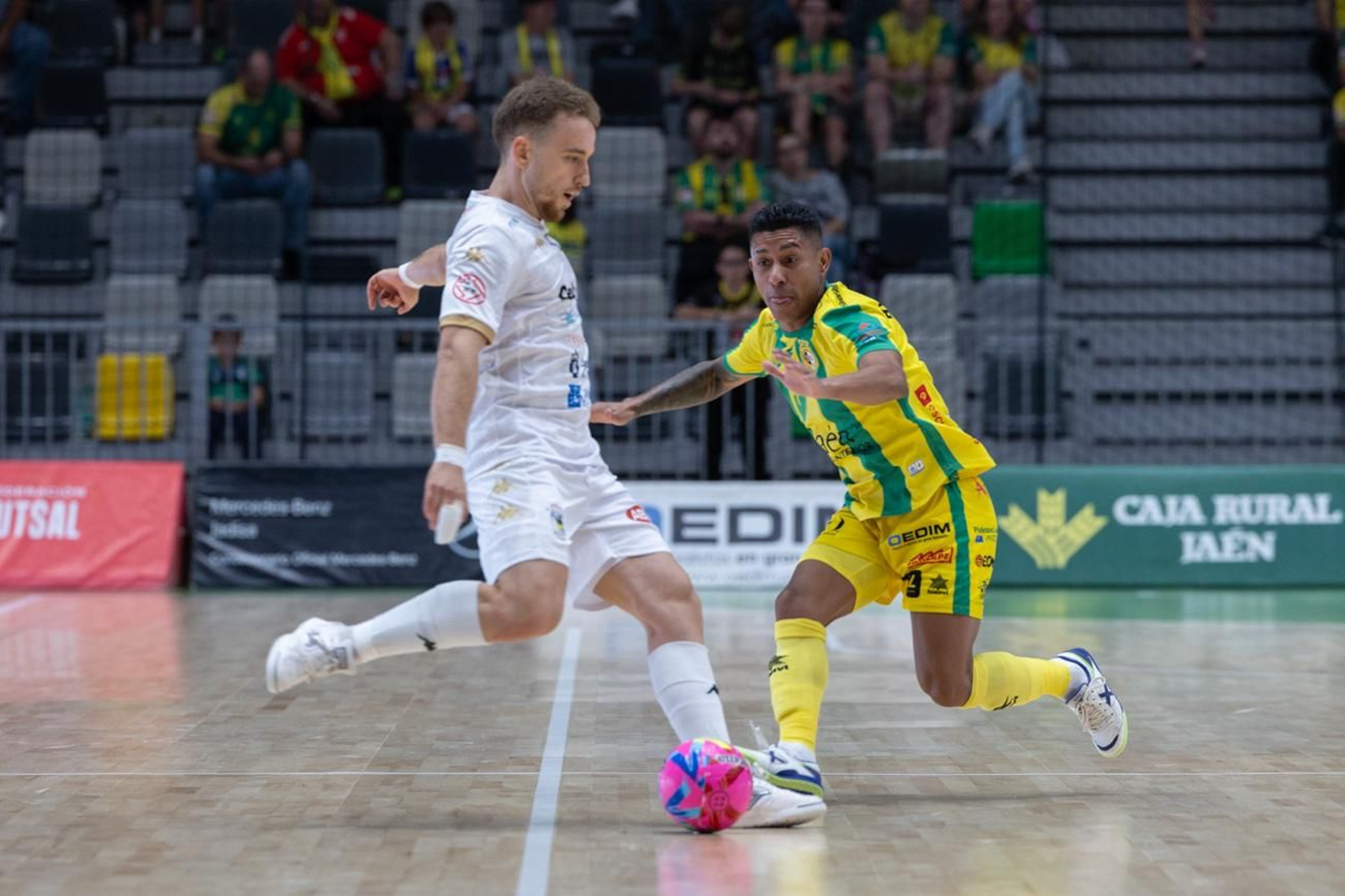 Las mejores imágenes de la amplia victoria del Jaén Paraíso Interior FS sobre O Parrulo Ferrol