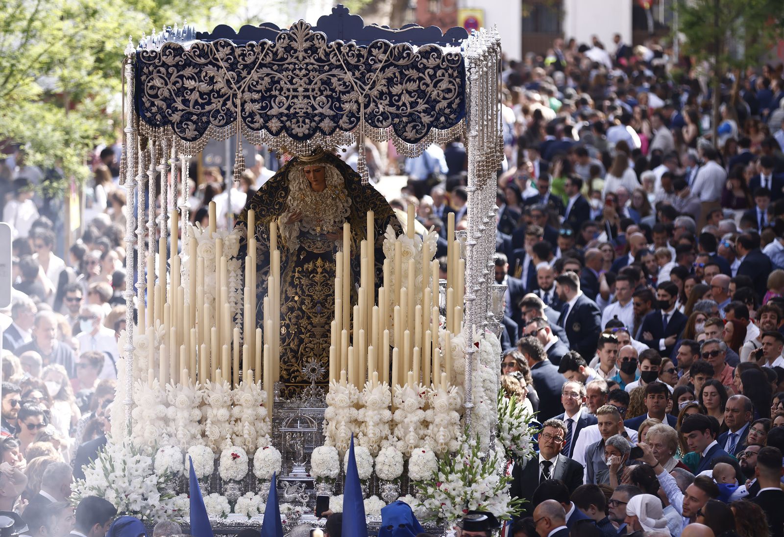 Fotos de La Hiniesta el Domingo de Ramos en la Semana Santa de Sevilla