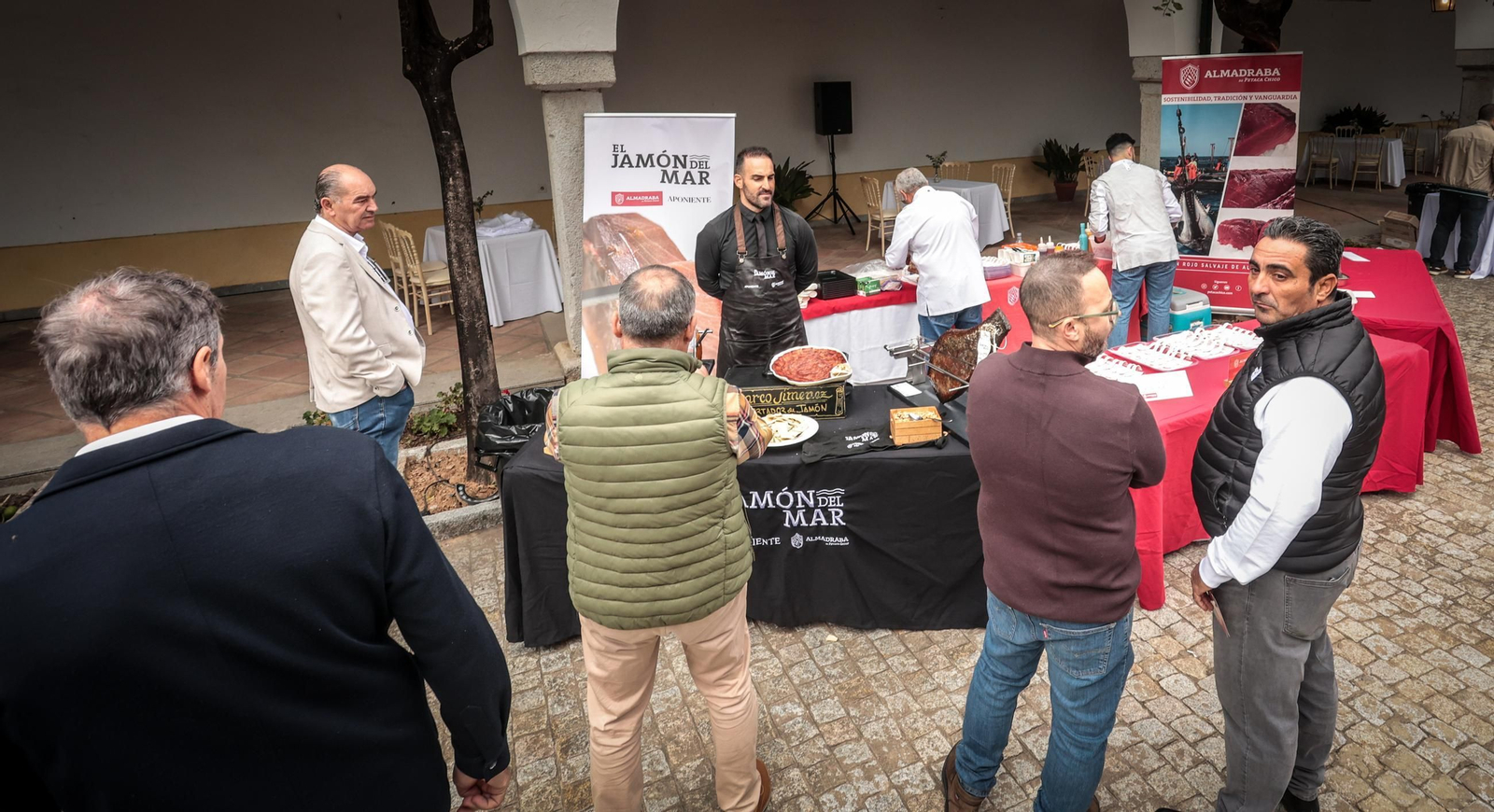Imágenes del evento gastronómico Sabores de Galicia en Bodegas Fundador