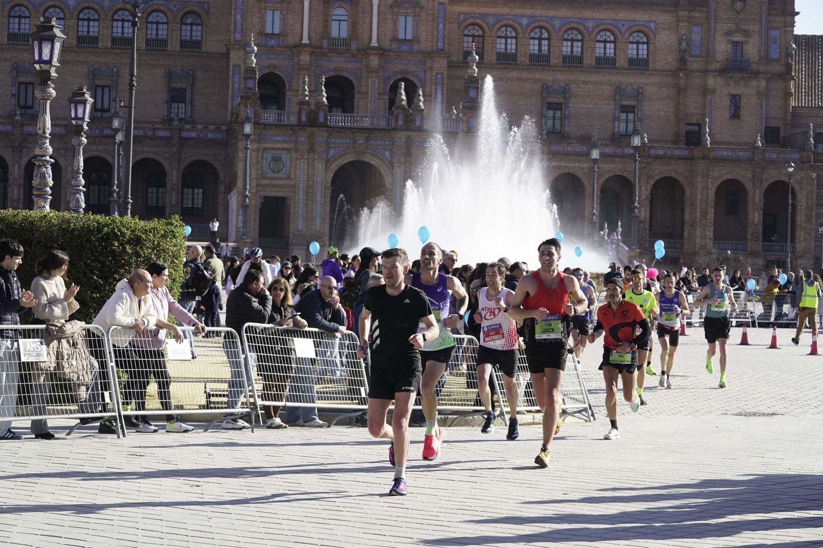 El Zúrich Maraton de Sevilla 2026 en la Plaza de España, galería 1