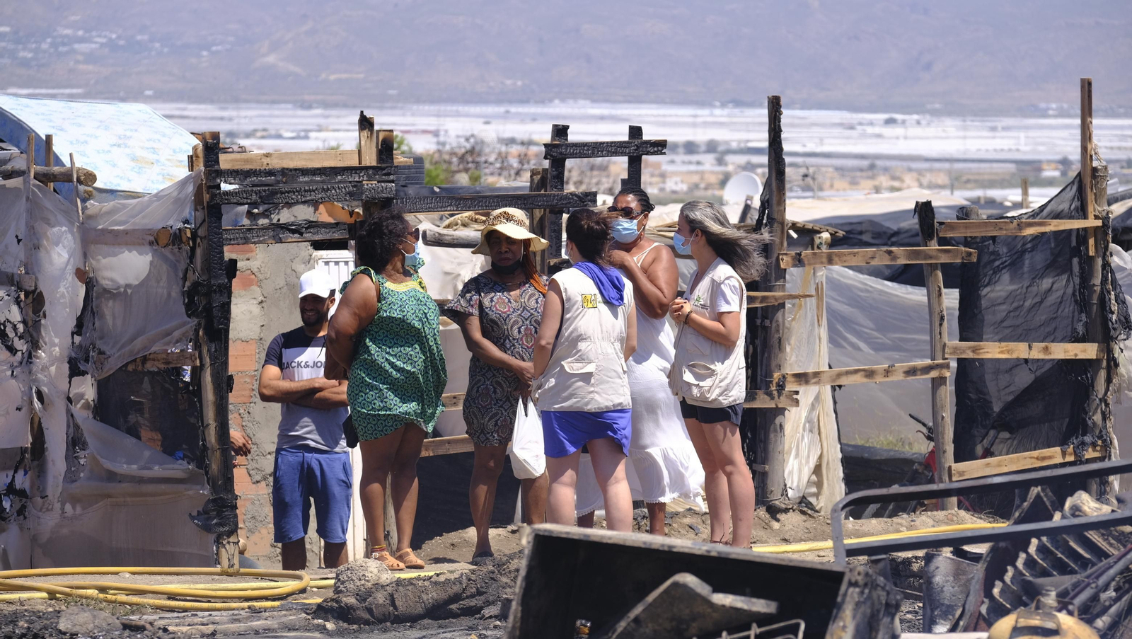 Fotogalería incendio asentamiento de chabolas en Atochares-Níjar (Almería)