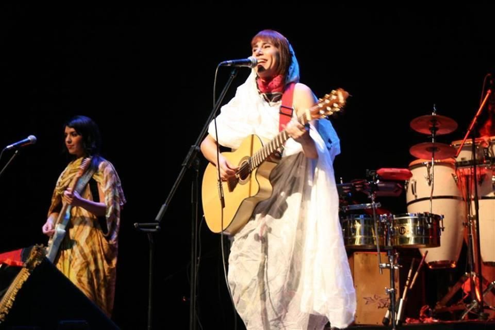 El grupo Moakara en uno de sus conciertos en apoyo a los saharauis.